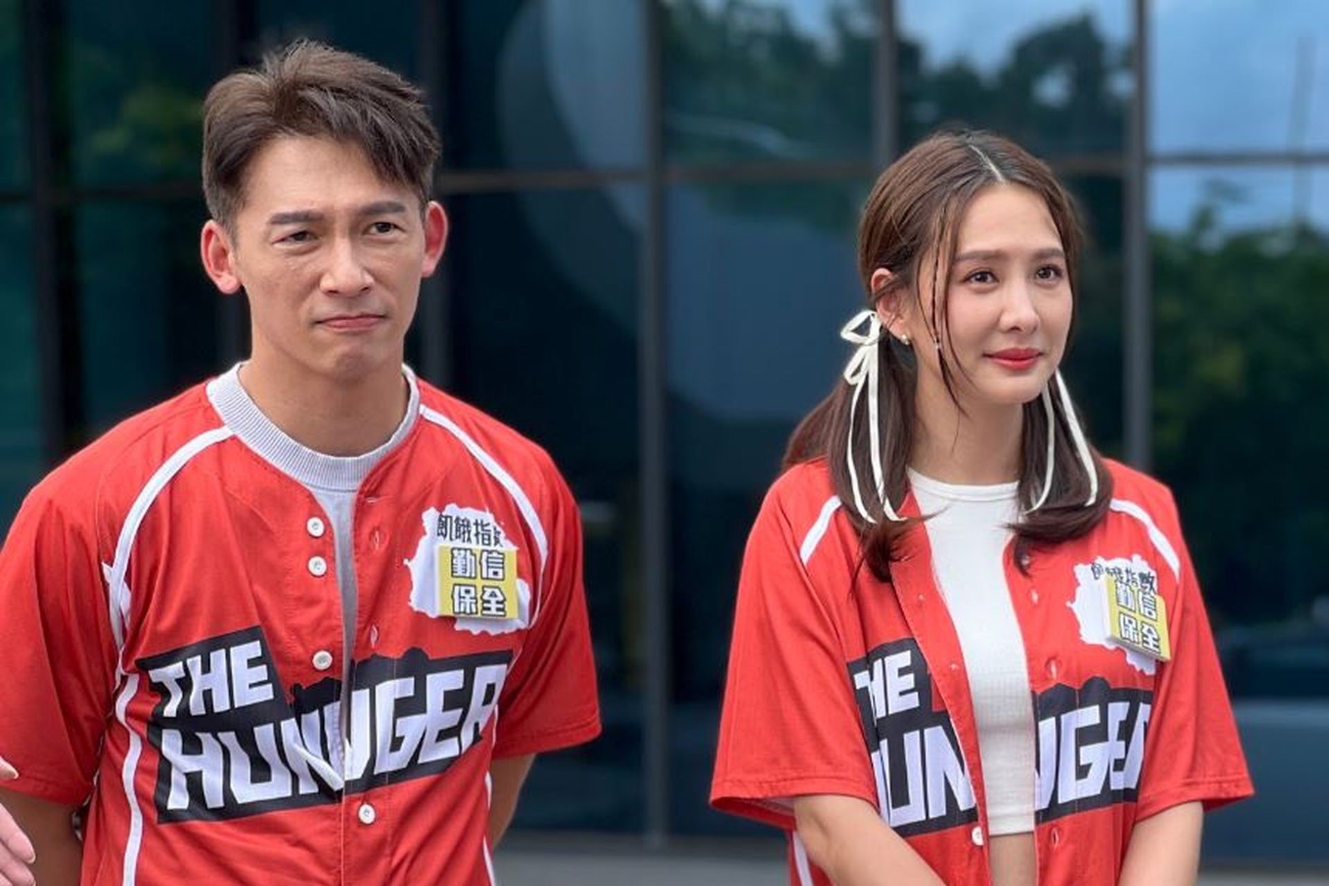 温昇豪錄影時頻喊餓，一旁的安心亞露出無奈表情。（中視提供）