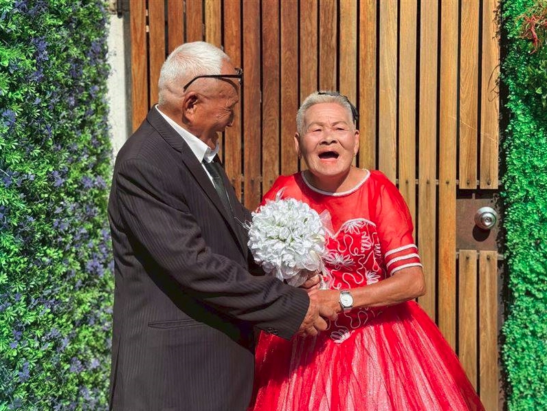 愛不嫌遲！嘉義3對耆老浪漫補辦婚禮，最動人告白逼哭眾人。（華山基金會 東石愛心天使站提供）