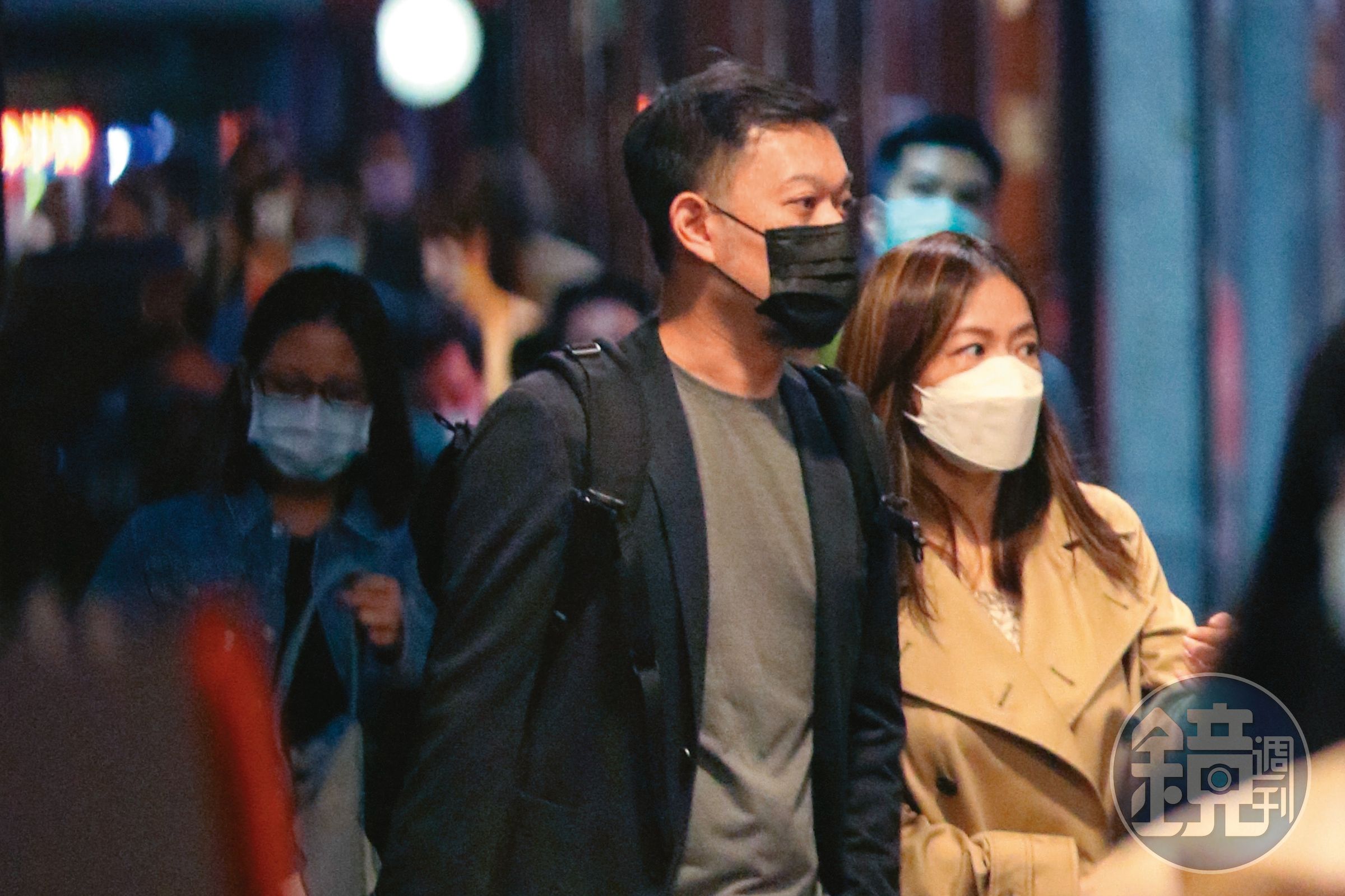 曾傳花邊的尹馨(右)、導演謝駿毅(左)被拍到感情非常要好,看上去也很配,但後來沒有下文。