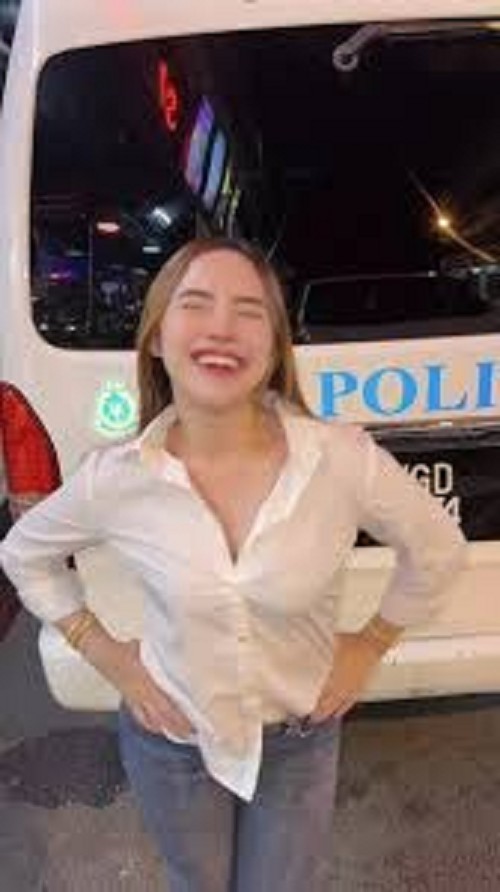她因為在警車前拍片,遭到警方逮捕。(翻自TikTok)