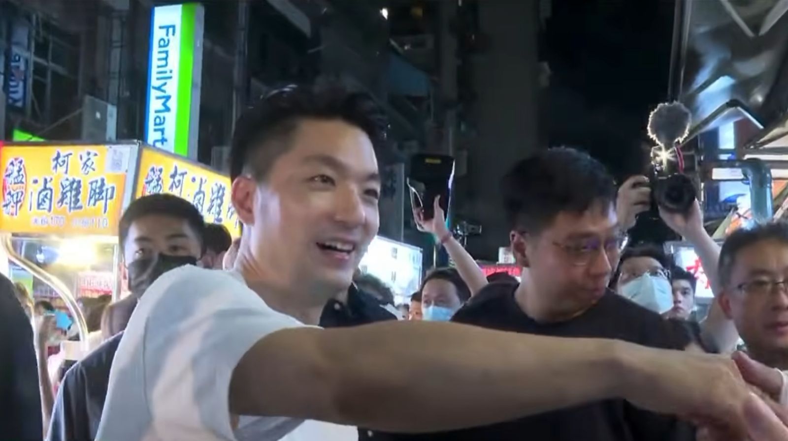 遇蔣萬安狂喊「市長我愛你」被抓包是徐巧芯幕僚! 她沒否認:這是暗號