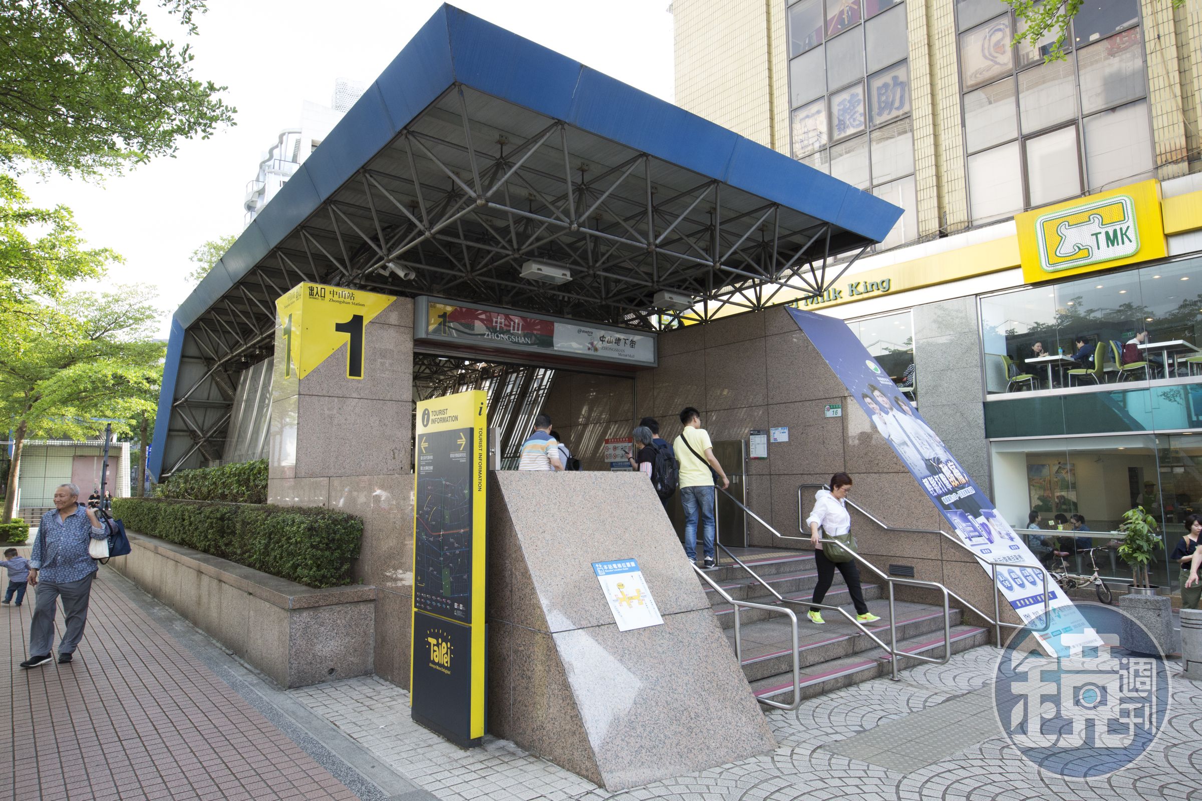 北捷中山站今下午驚傳列車發生巨大的「鞭炮聲」,數百旅客被請下車。(示意圖,資料照)