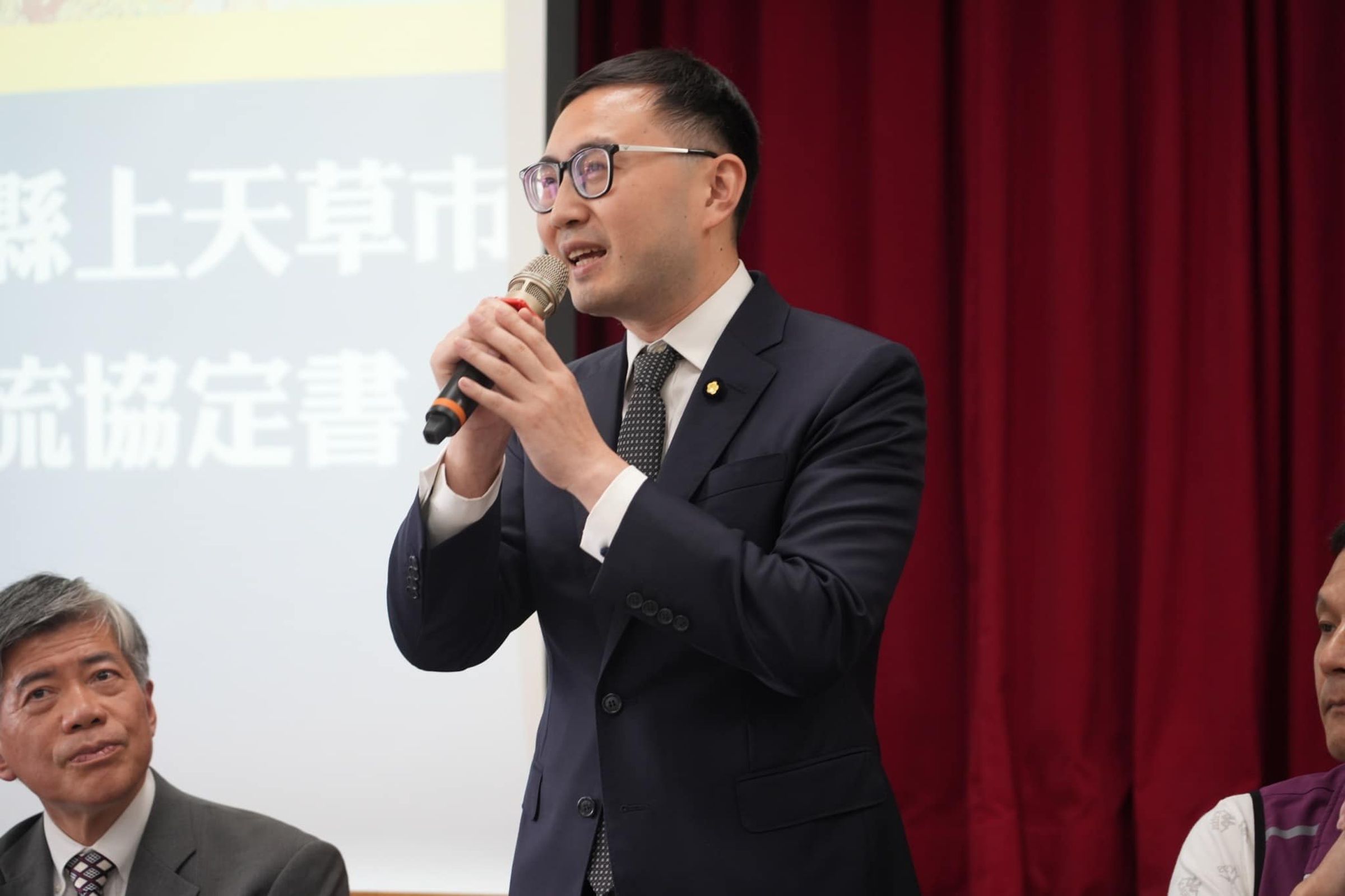 廖先翔提案砍汐止白匏湖社宅，批說一個連鹹酥雞都買不到的地點誰要住。（翻攝臉書）