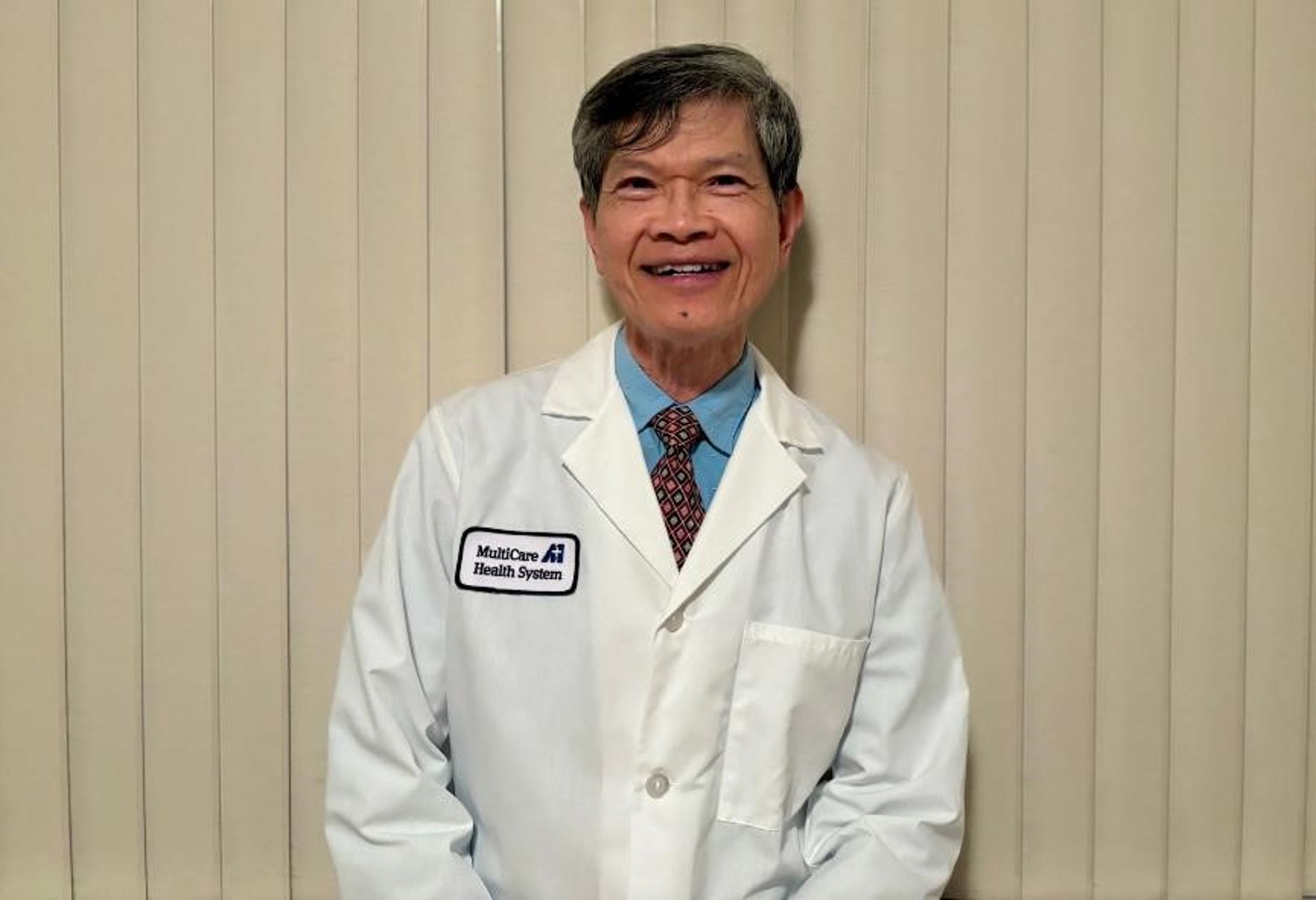 在美執業26年的陳敏鋑醫師說,若能在肺癌早期便使用第三代標靶藥物,可有效防止肺癌轉移到腦部,是治療晚期肺癌的首選,最好能盡快納入健保第一線使用。(陳敏鋑醫師提供)