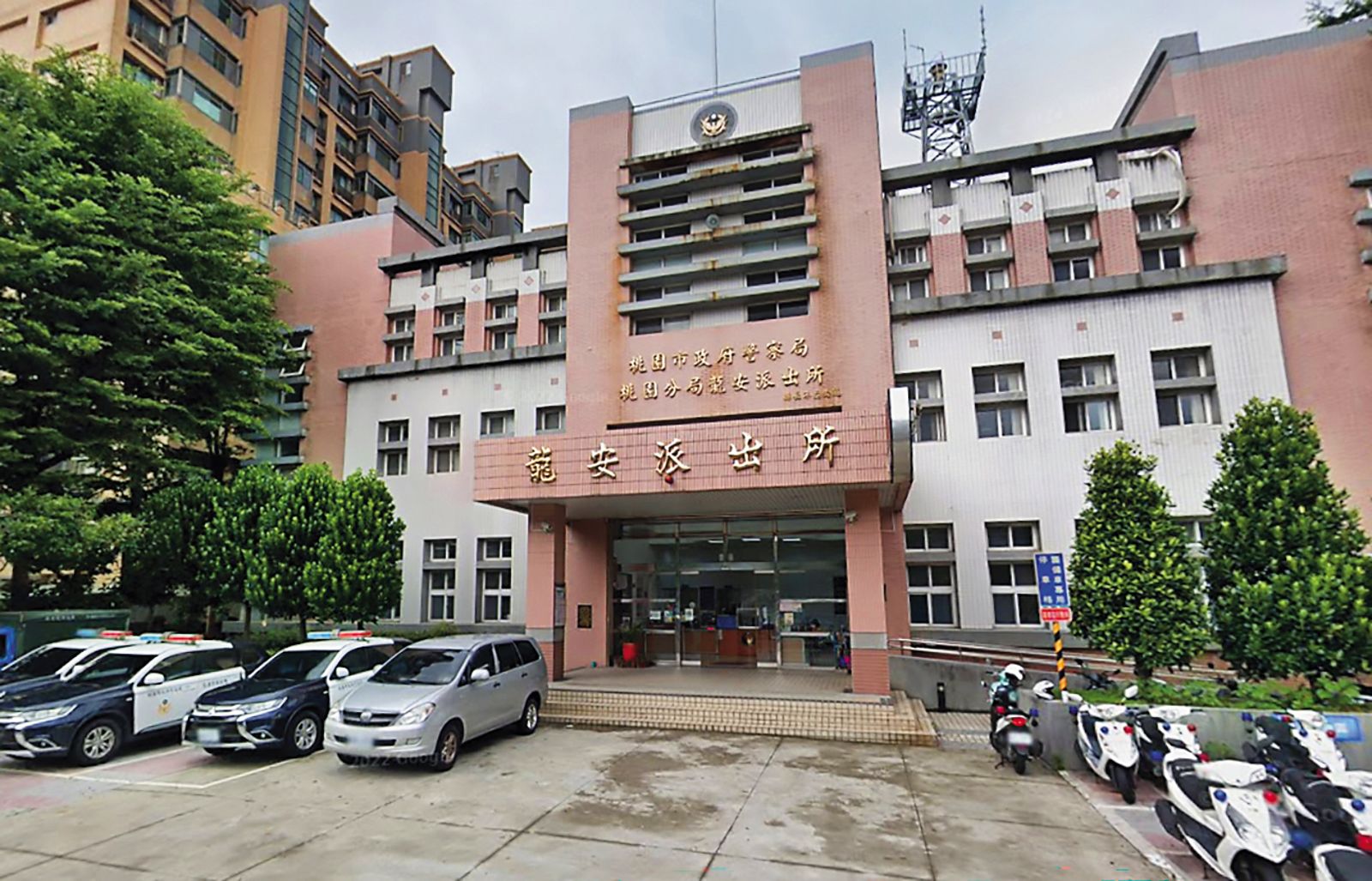 陳男住處距離桃園龍安派出所不到5分鐘車程，女兒第一時間帶沾有血跡的麻布袋上門求助。（翻攝Google Maps）