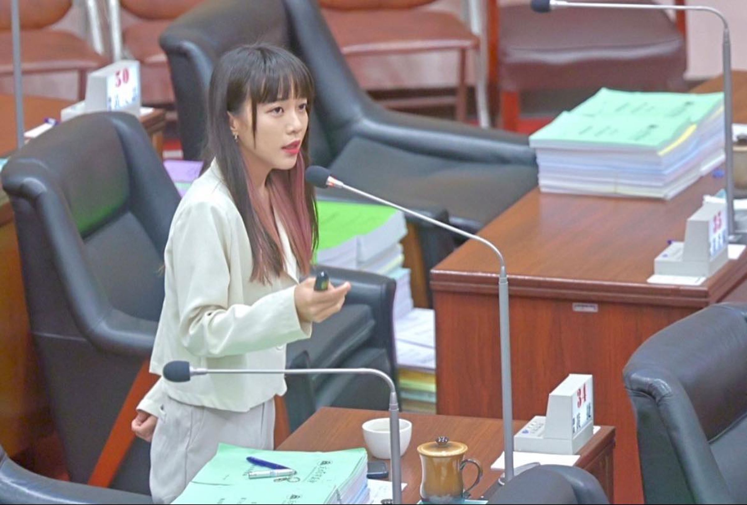 根據民進黨內部掌握的最新民調,市議員黃捷在幾位被點名的人選中民調領先,近日內獲得徵召上場救援的可能性最高。(翻攝自黃捷臉書)
