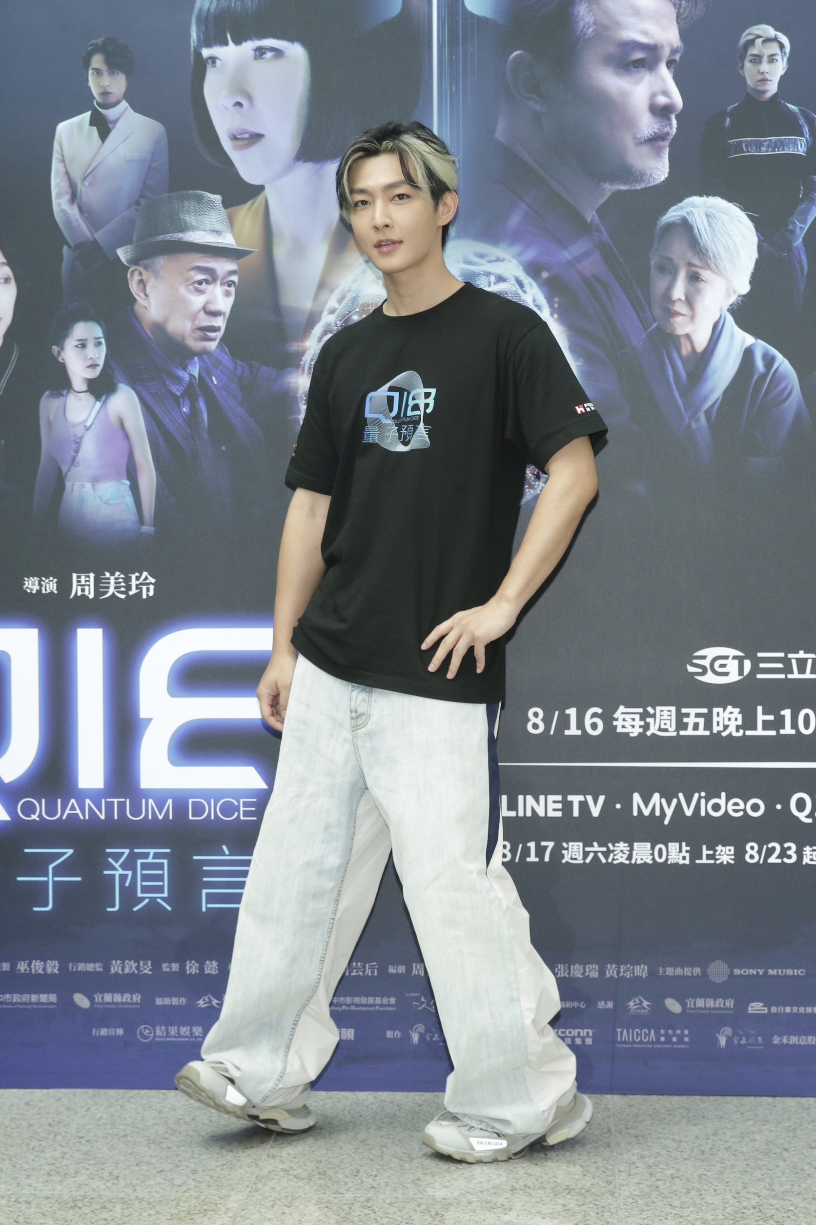 炎亞綸歷經14個月後首現身。