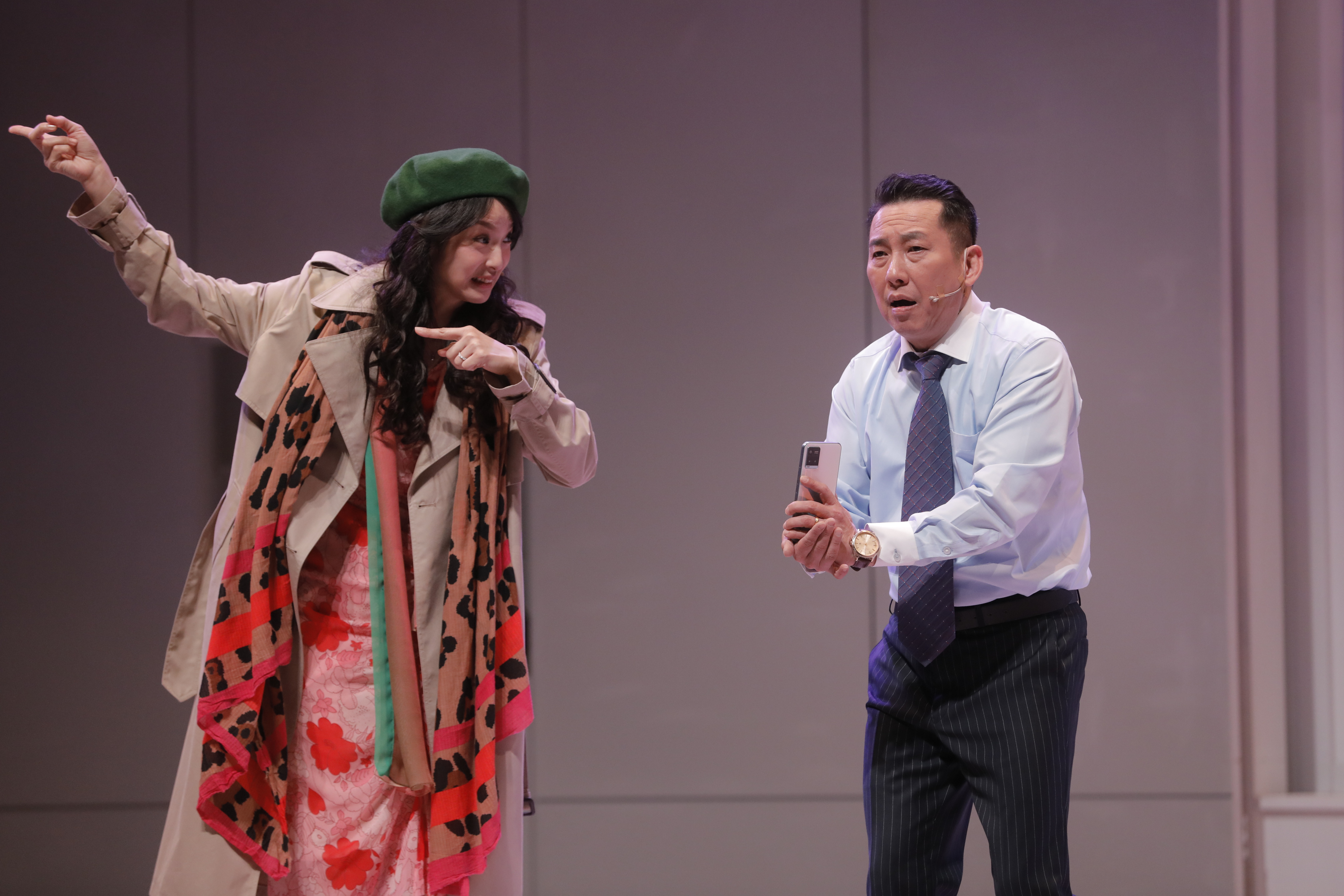 賴雅妍與屈中恆在舞台劇中偷情偷出一堆趣事。