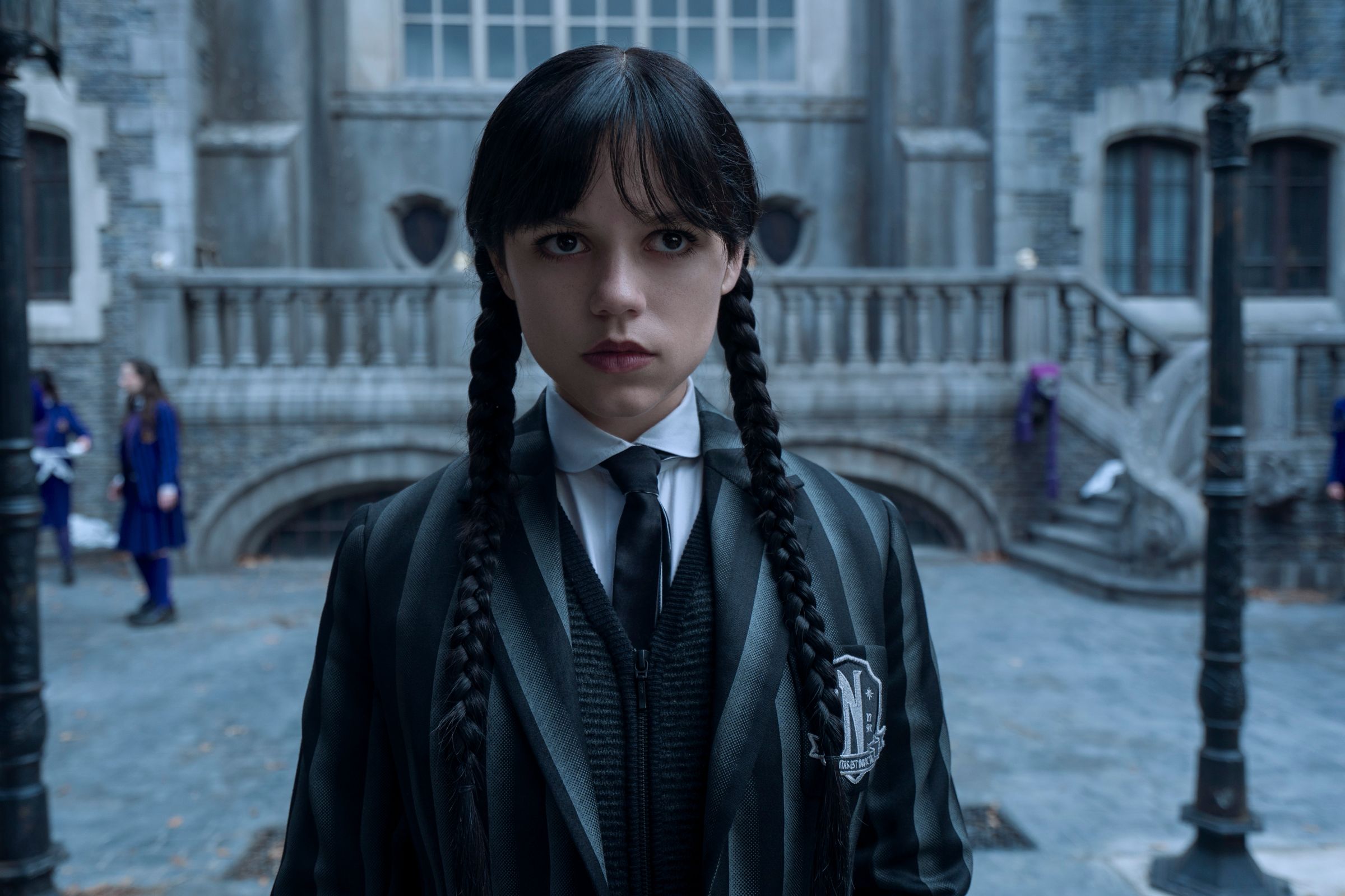 珍娜奧蒂嘉回歸演出永遠都是臭臉的星期三。(Netflix提供)