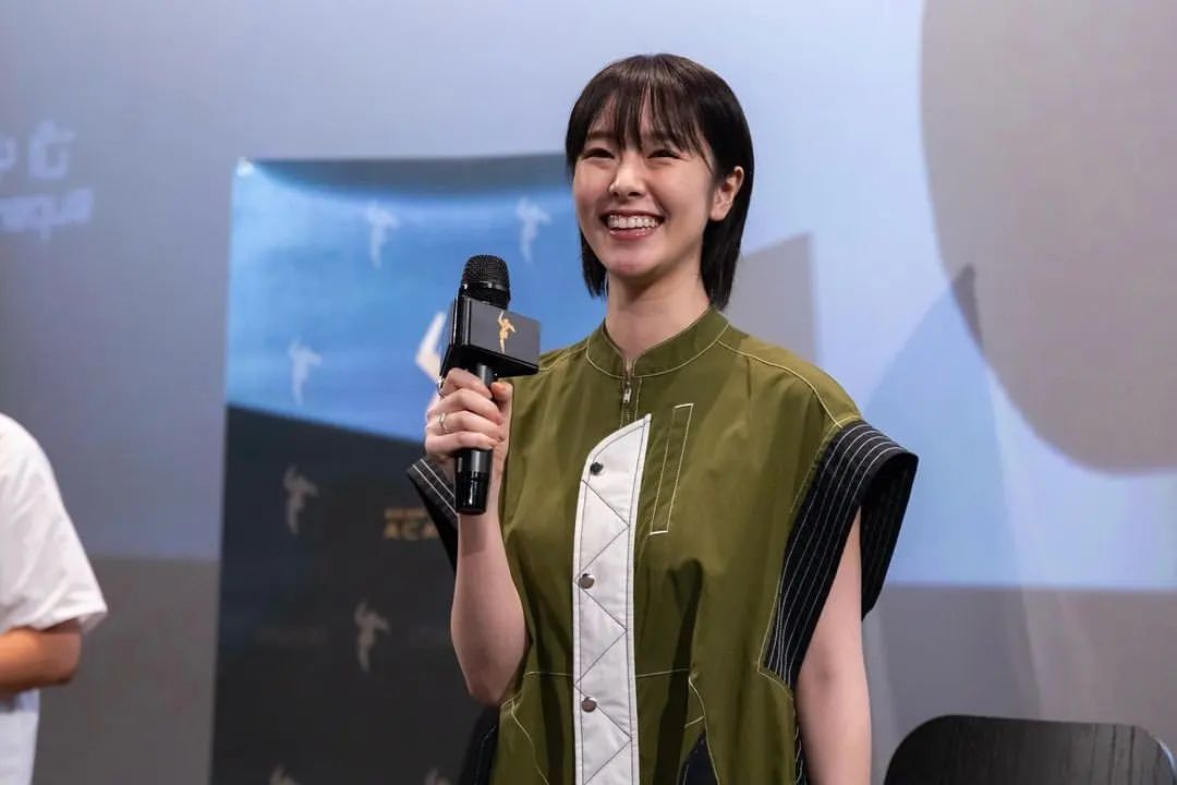 唐田英里佳爆婚外情時，正是她事業起飛期。（翻攝IG）