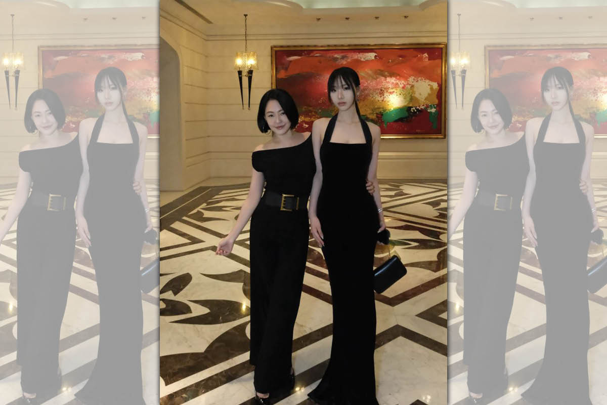 Elly（右）曬畢業美照並與媽媽小S（左）合影。（翻攝自IG）