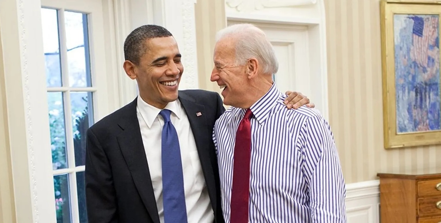 拜登（右）2020美國大選得票數打破美國前總統歐巴馬（左）2008年的紀錄，成為美國史上「公民投票」得票數最多的總統候選人。（翻攝自Joe Biden推特）