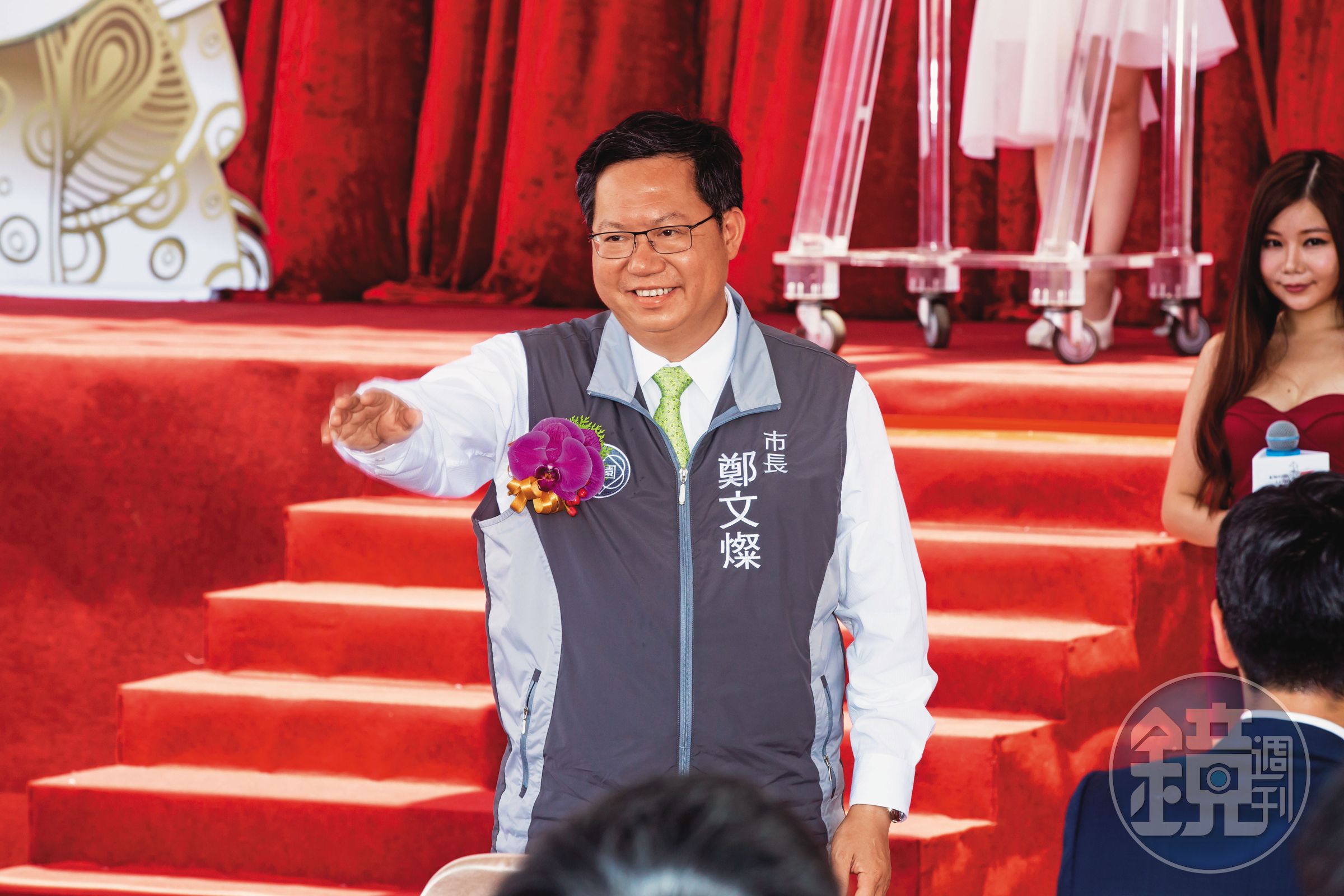 鄭文燦（左）將工五擴大案向行政院陳報核定國家重大計畫，檢方誤解為可免除廖俊松等人取得全部地主同意書而開發，成為法庭攻防焦點。