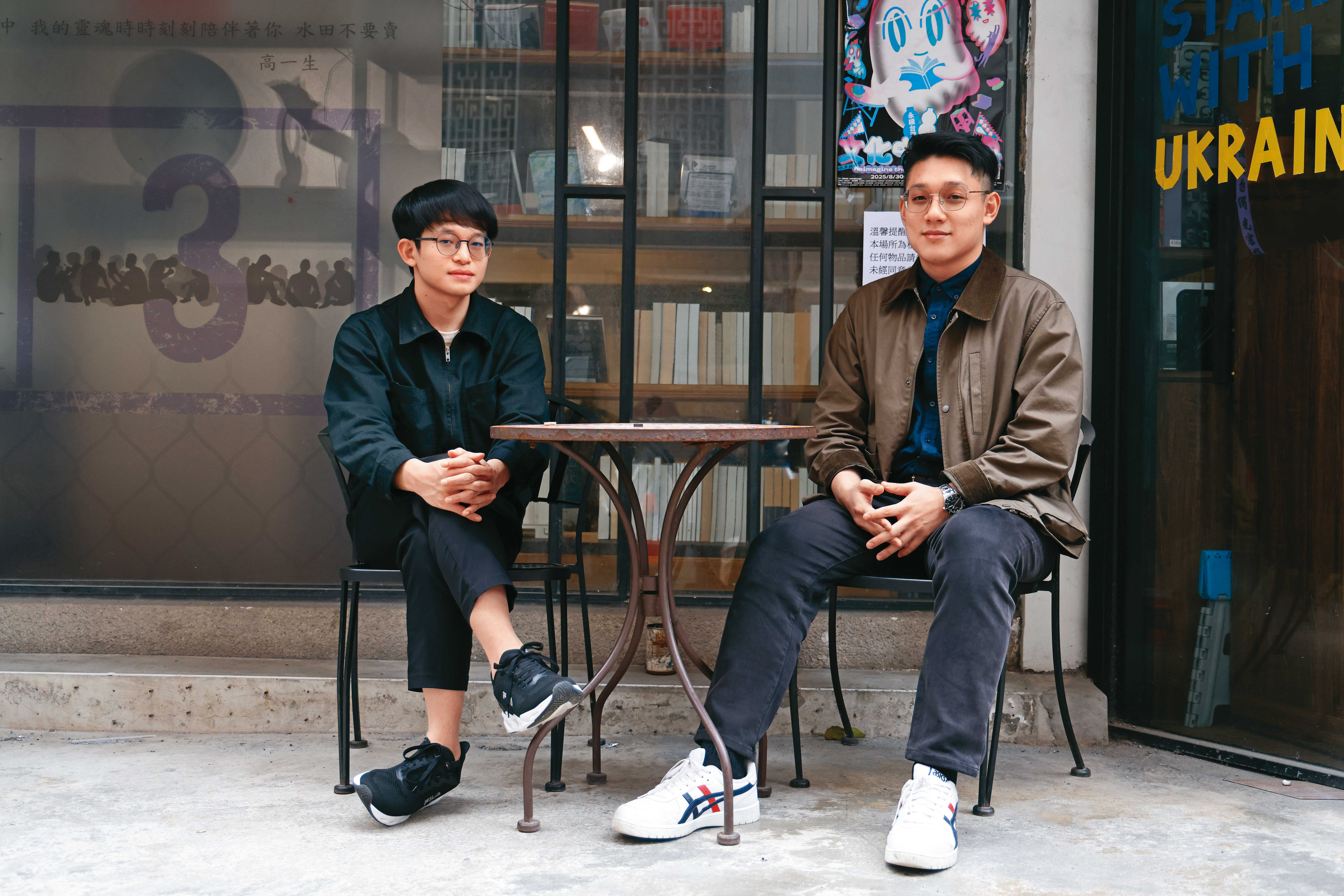 溫約瑟（左）與馮艾立（右）讀國中時就常討論軍事話題，2人至今對軍事有高度熱情。