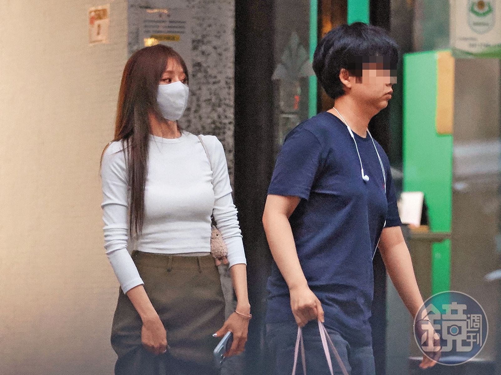 11月5日17：09，王心凌回到家後換上輕便裝扮，準備和友人聚餐