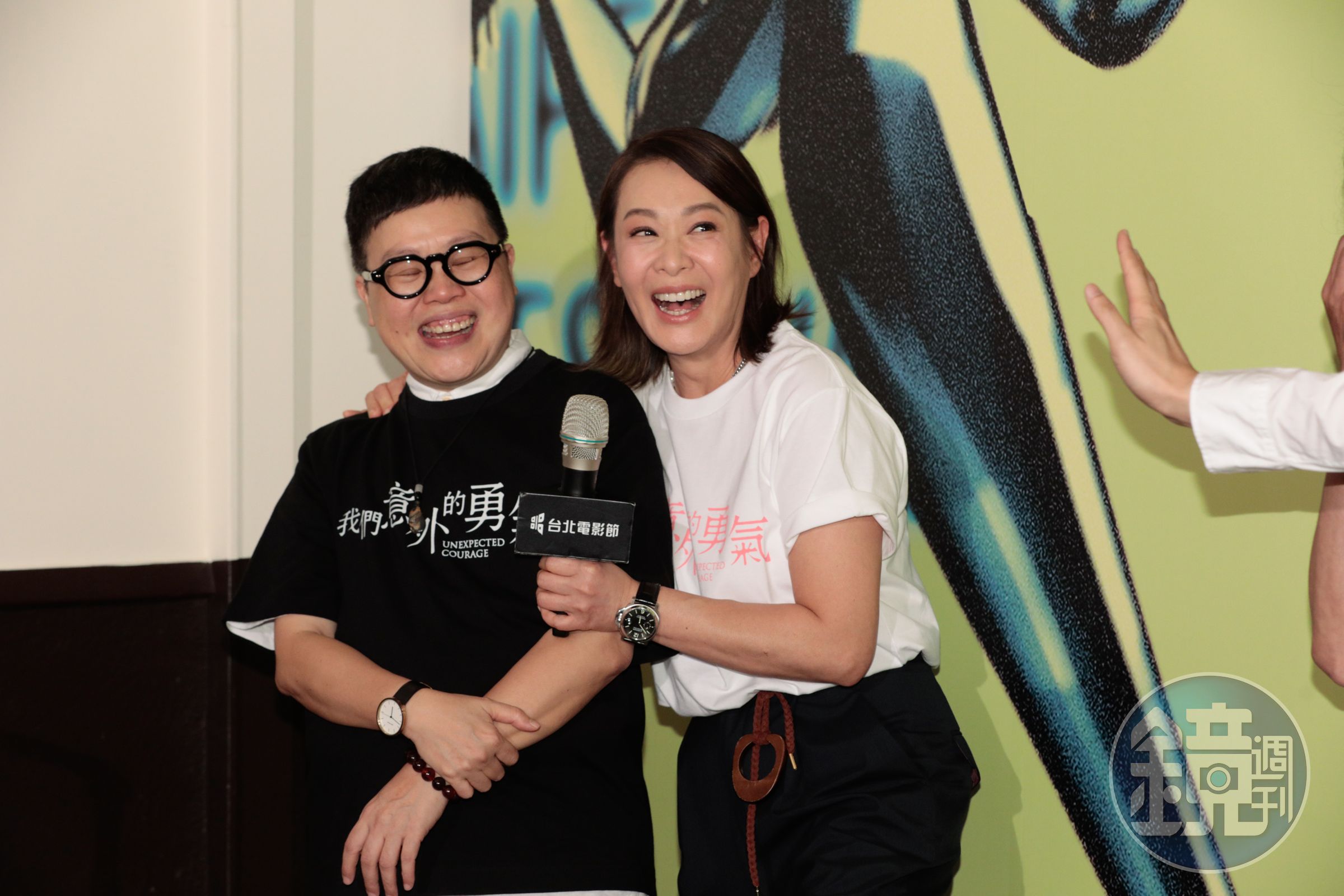 監製葉如芬(左)吐槽,當製作才苦,還要面對大牌演員,讓劉若英(右)連忙上前安撫。