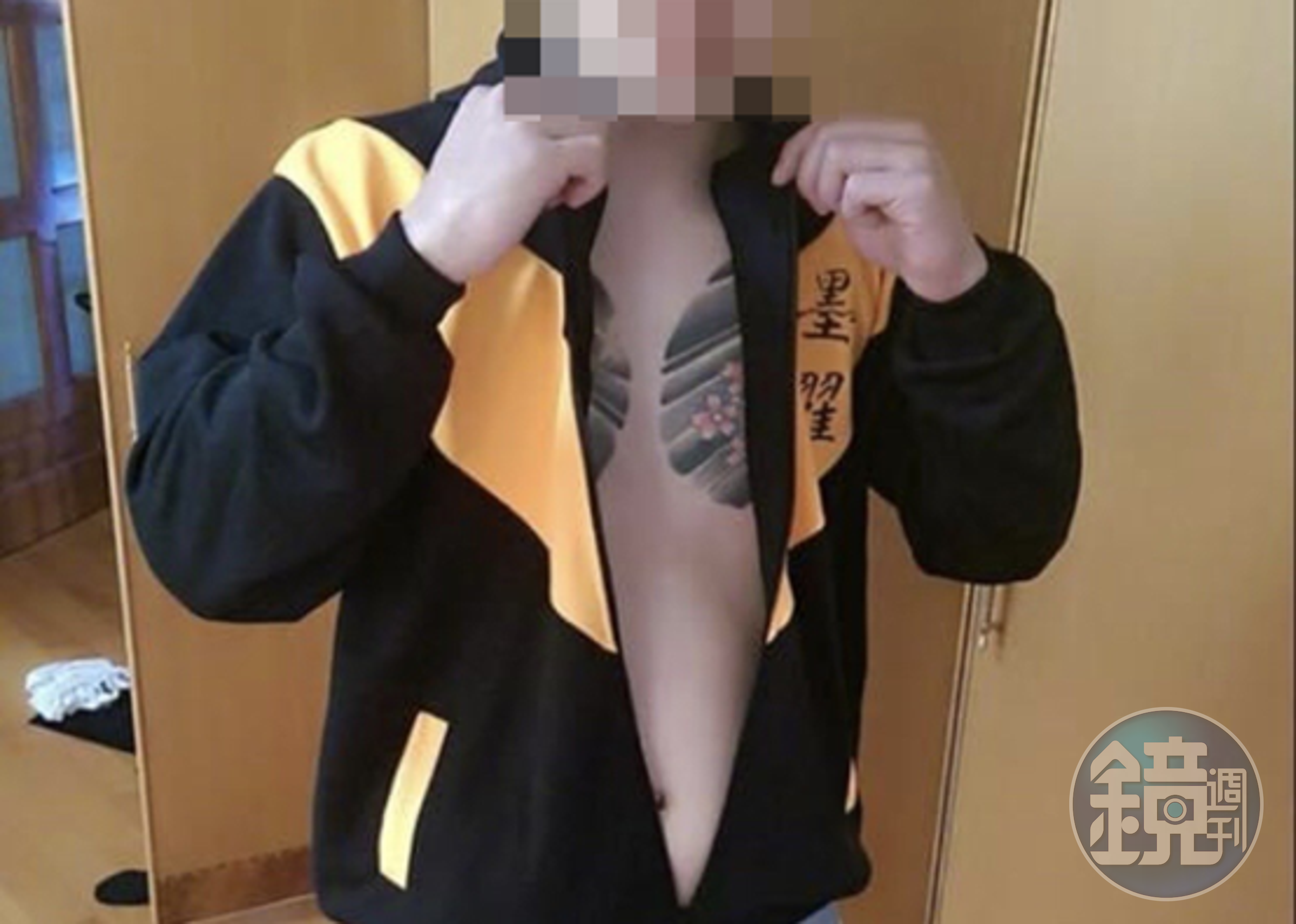 韜略舞龍隊制服即放上統促黨部「墨翟」2字。（讀者提供）