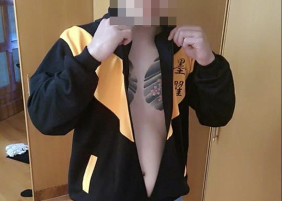 韜略舞龍隊制服即放上統促黨部「墨翟」2字。（讀者提供）