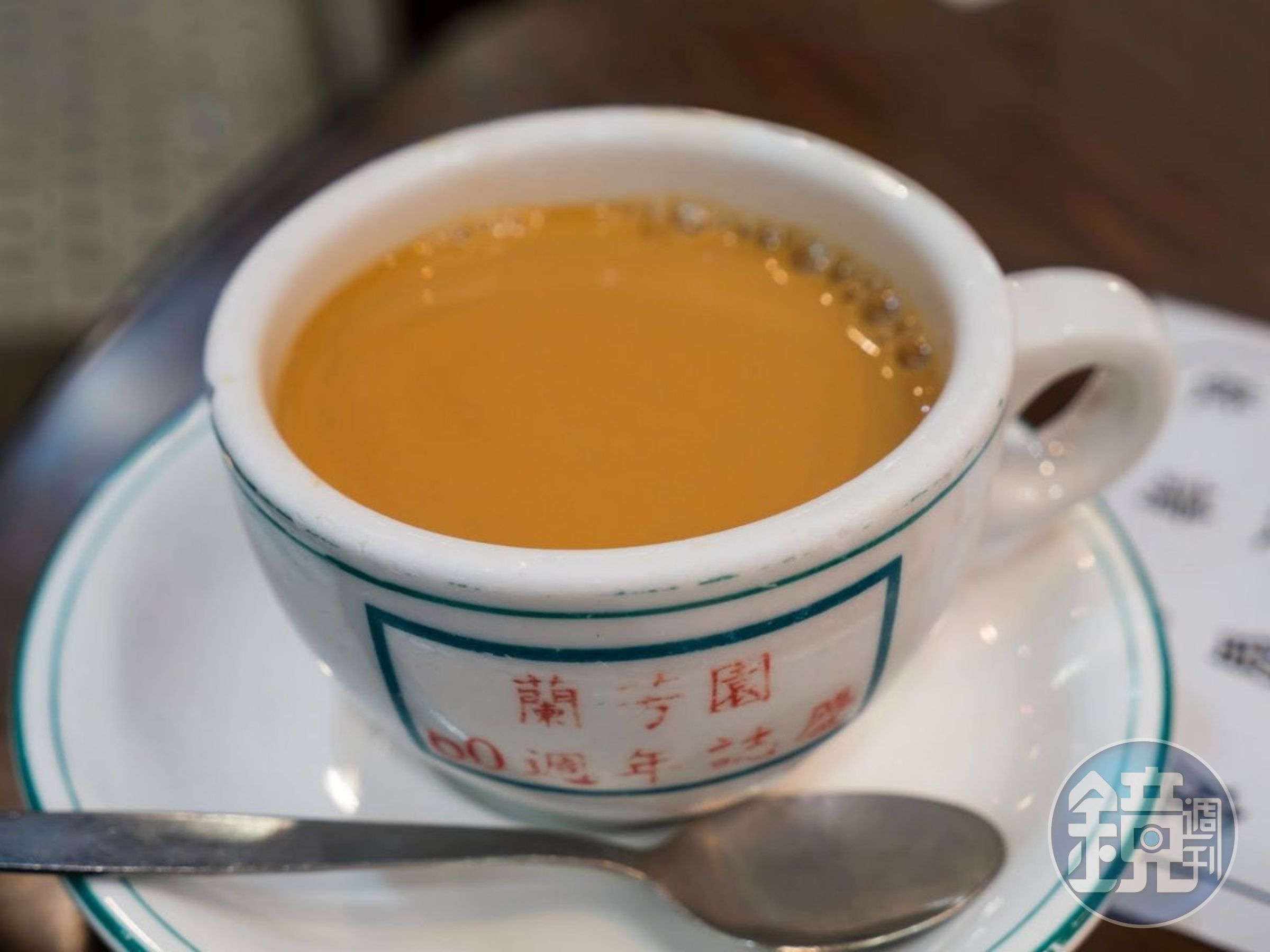 滾燙的「絲襪奶茶」入口香滑，且洋溢一股獨特茶香。（港幣25元／杯，約NT$102）