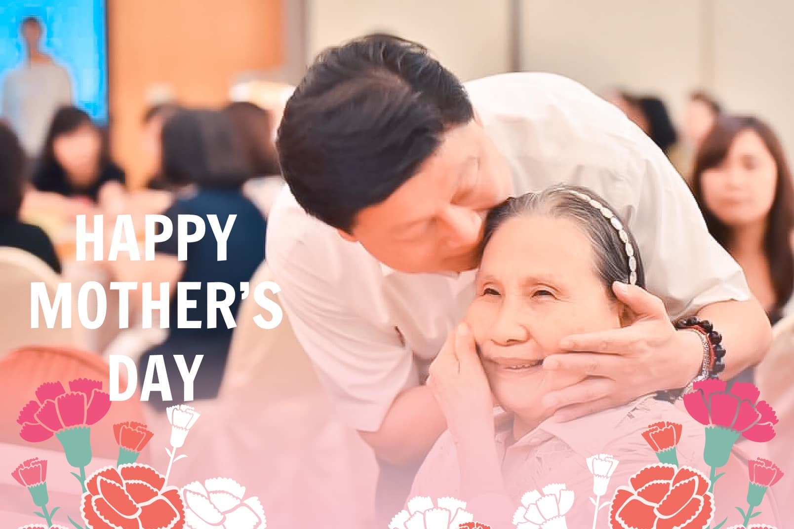 傅崐萁今年5月母親節在臉書上PO出與母親的合影。（翻攝自傅崐萁臉書）