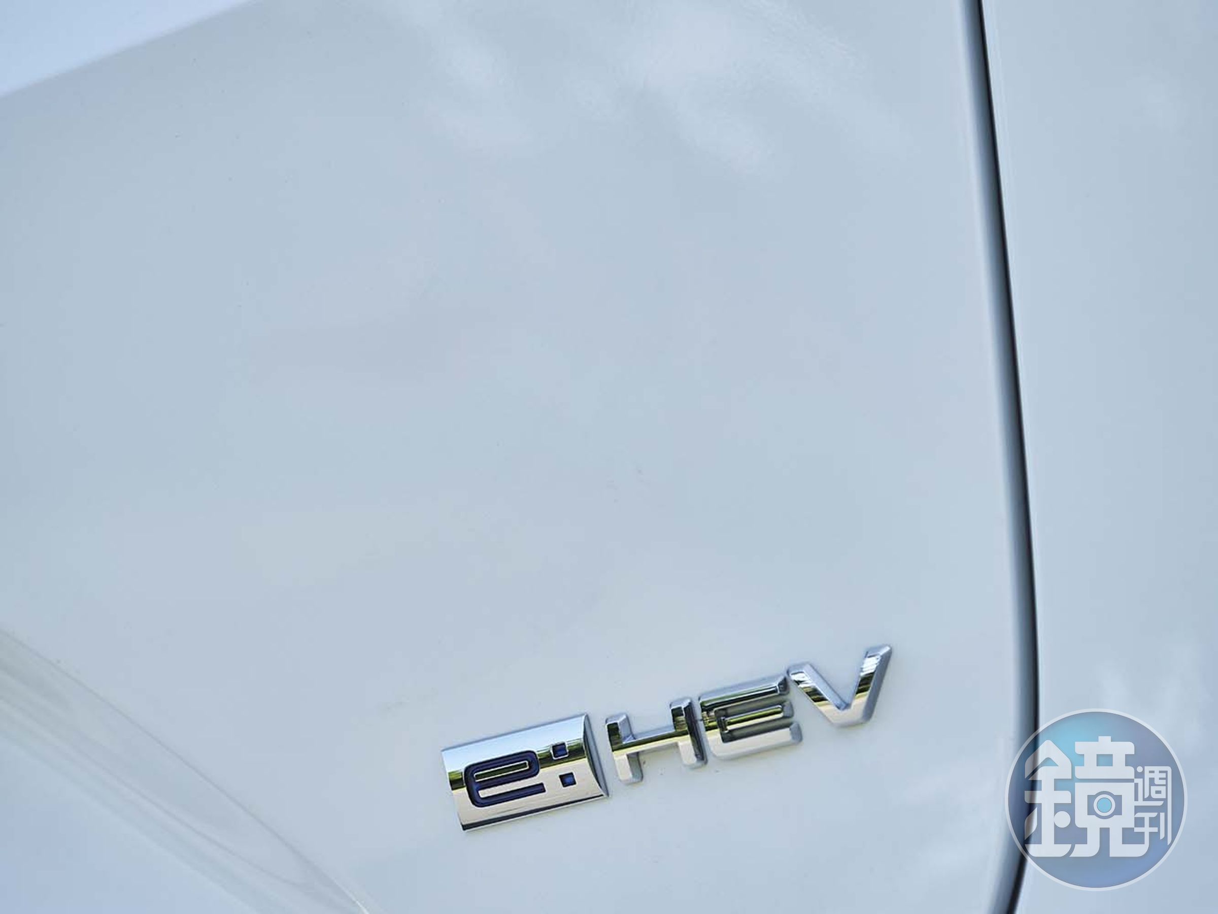 車尾有代表油電車的e:HEV字樣。