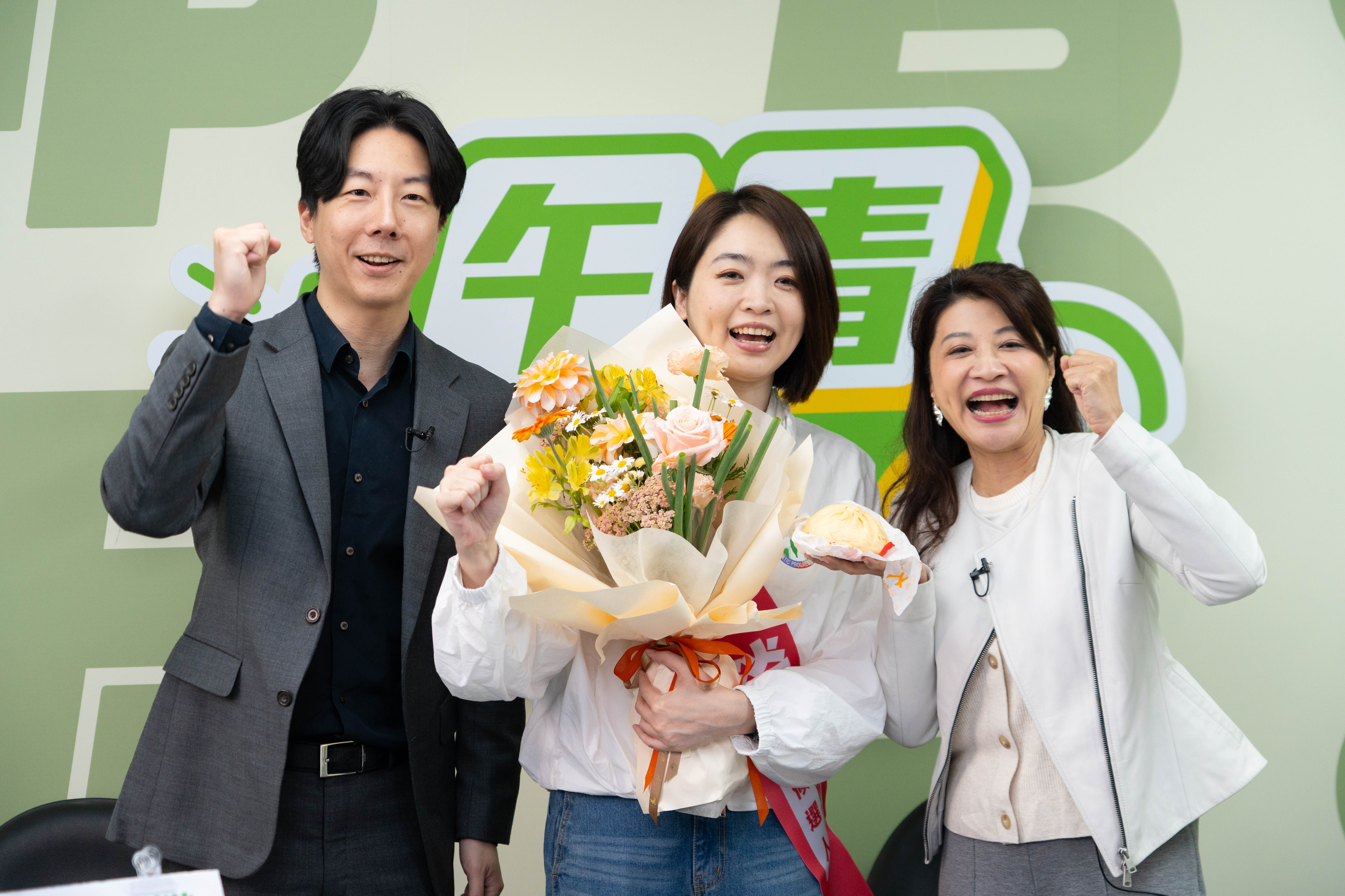 林楚茵、吳崢力挺韓瑩。（民進黨提供）