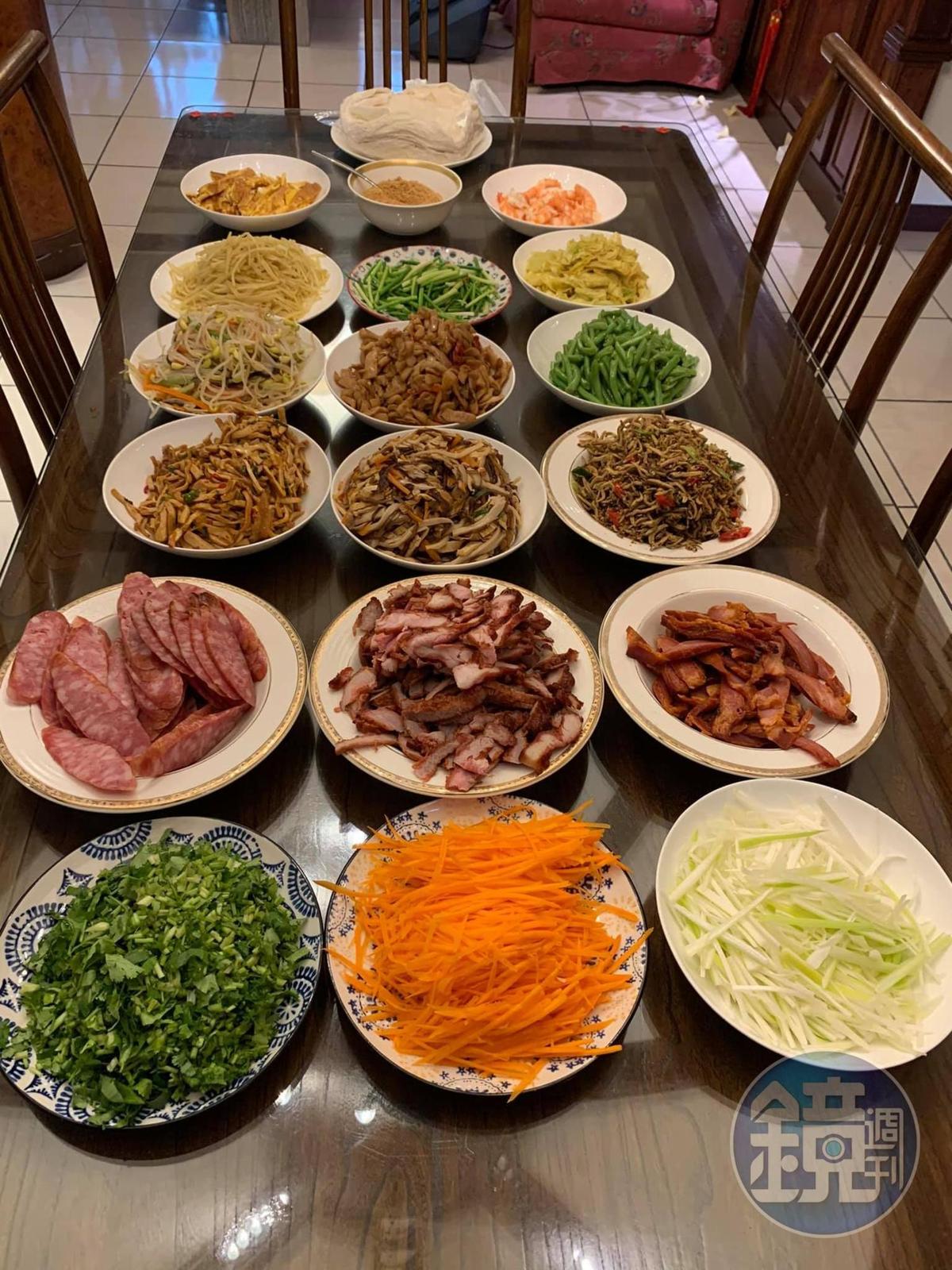 裴社長喜歡在平日製作潤餅,他經常到南門市場採買餅皮和餡料。