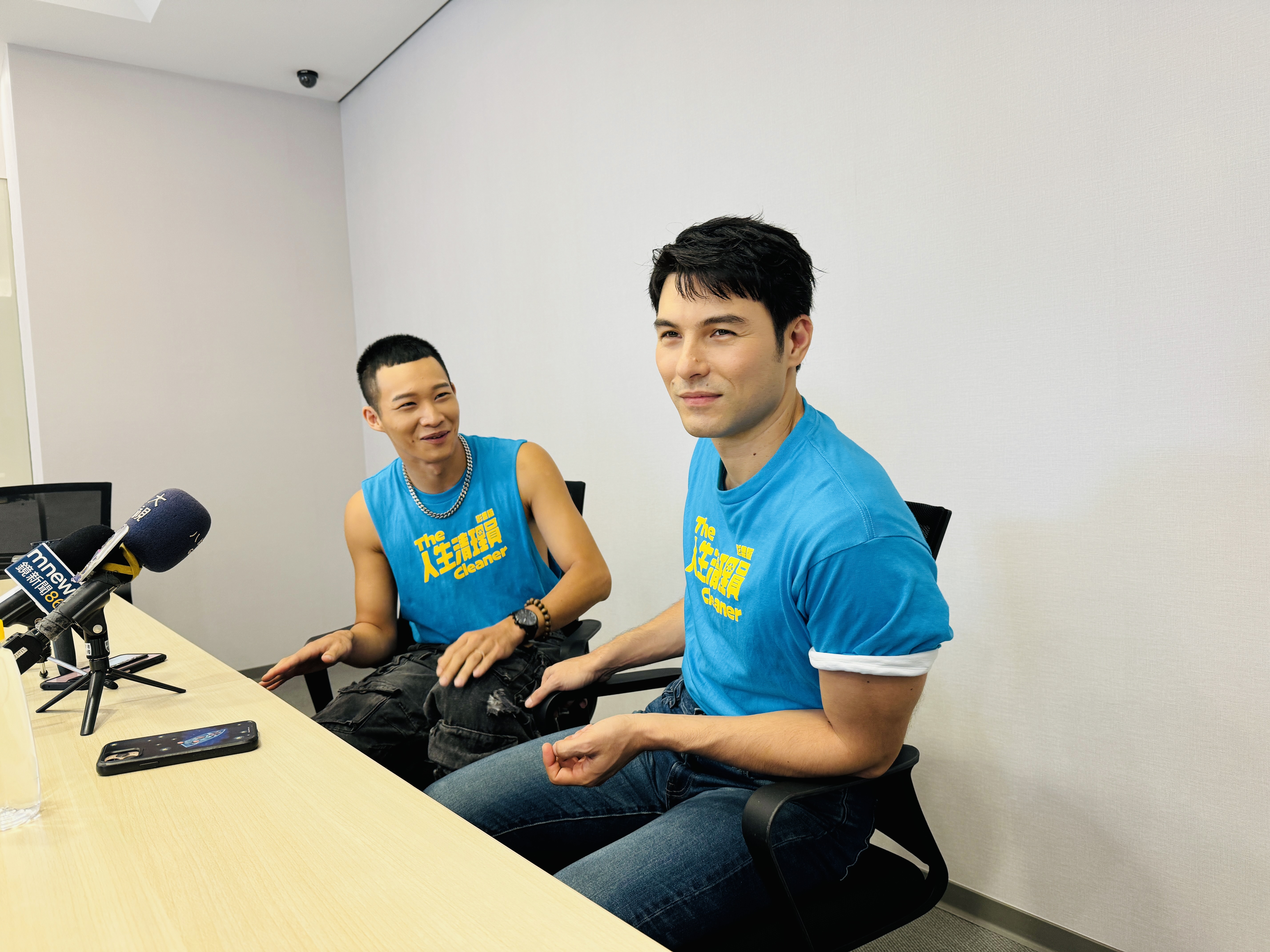 鳳小岳、黃冠智今為八大《人生清理員》造勢。