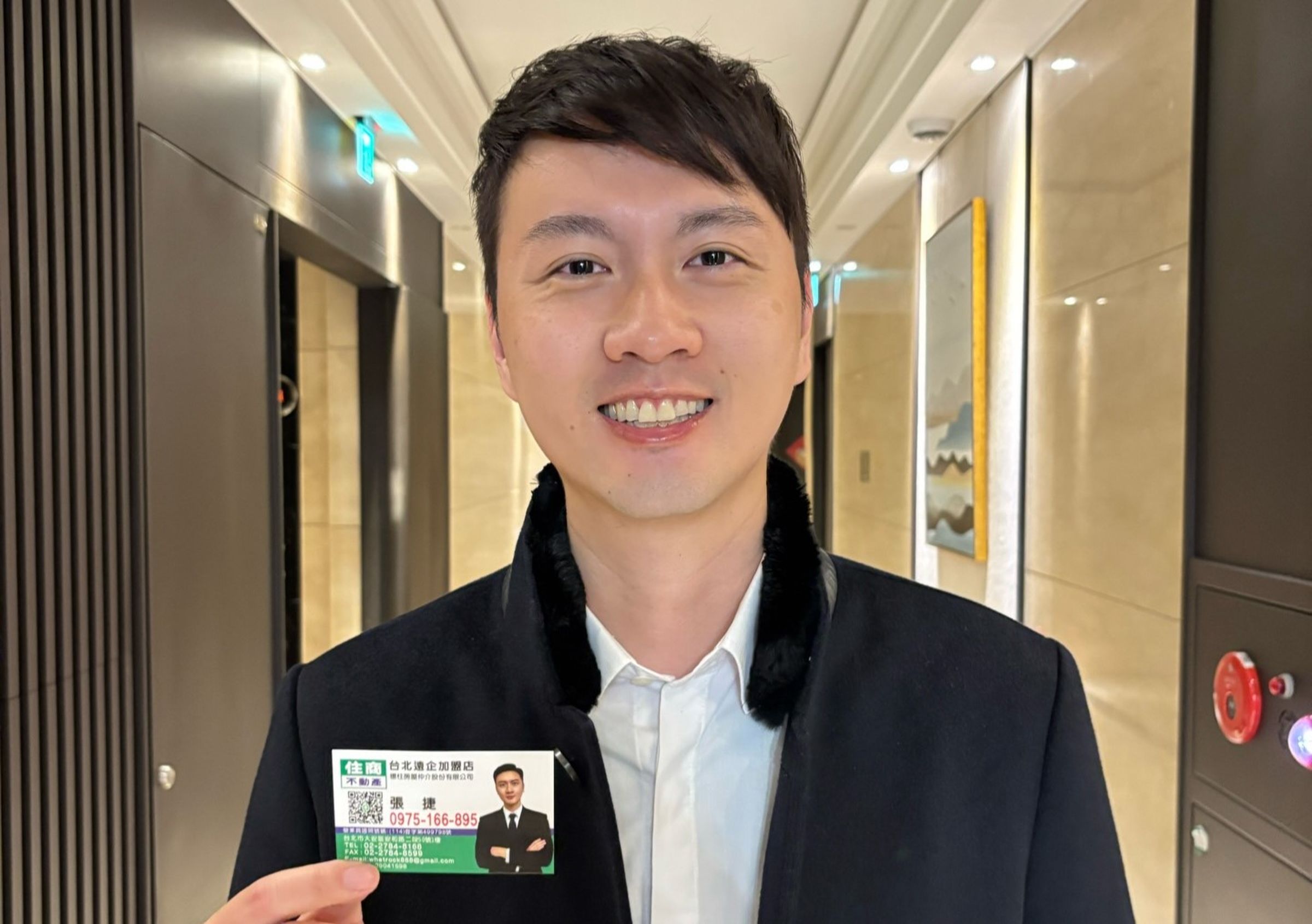 藝人張捷為維持家計近期兼職做房仲。（張捷臉書）