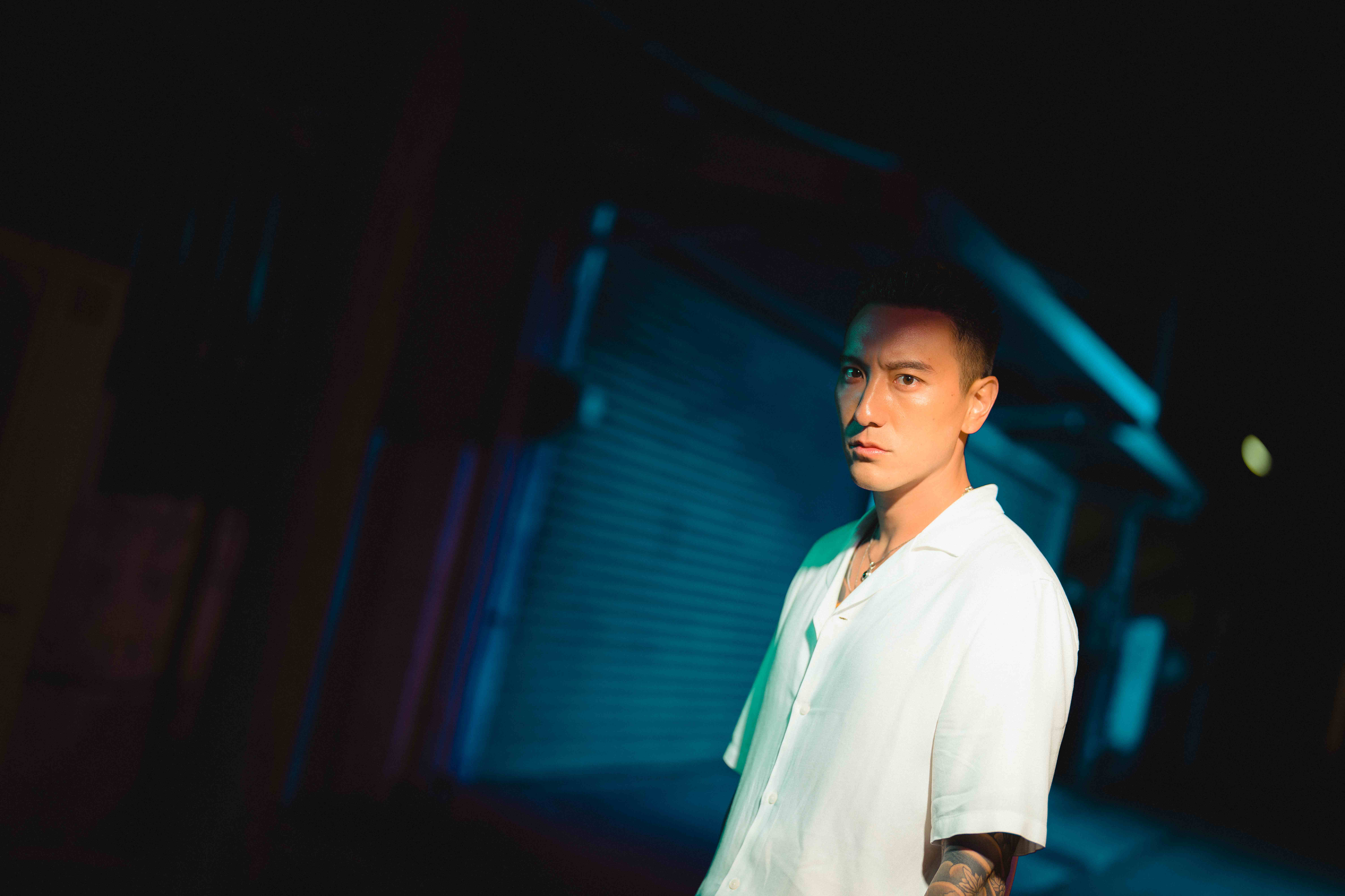 王陽明飾演的國際特務，婚後仍以打擊國際犯罪為最大目標。（鹿路電影提供）
