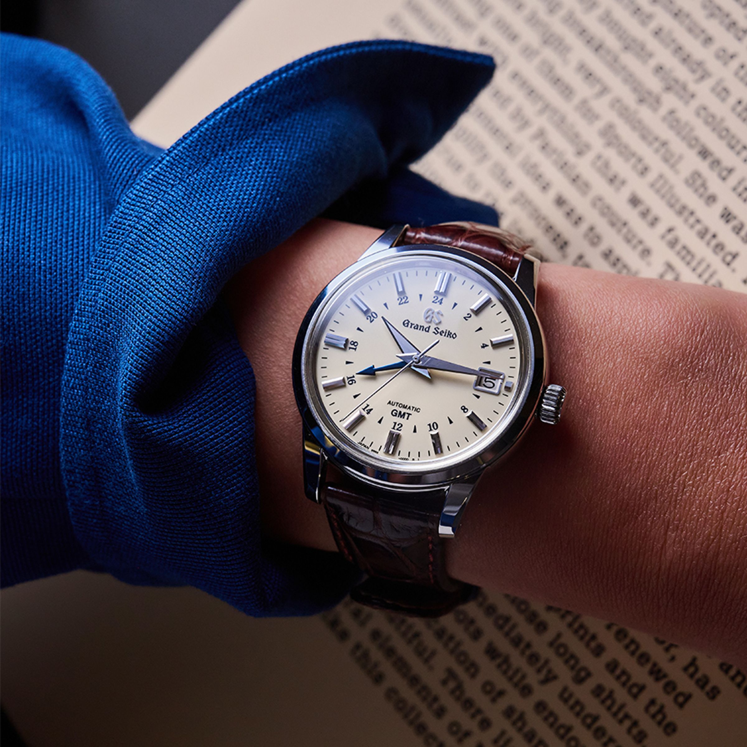 GRAND SEIKO Elegance Collection｜SBGM221／錶徑39.5mm／不鏽鋼材質／時、分、秒、日期、第二地時間指示／9S66自動上鍊機芯／動力儲存約72小時／定價NT$157,000