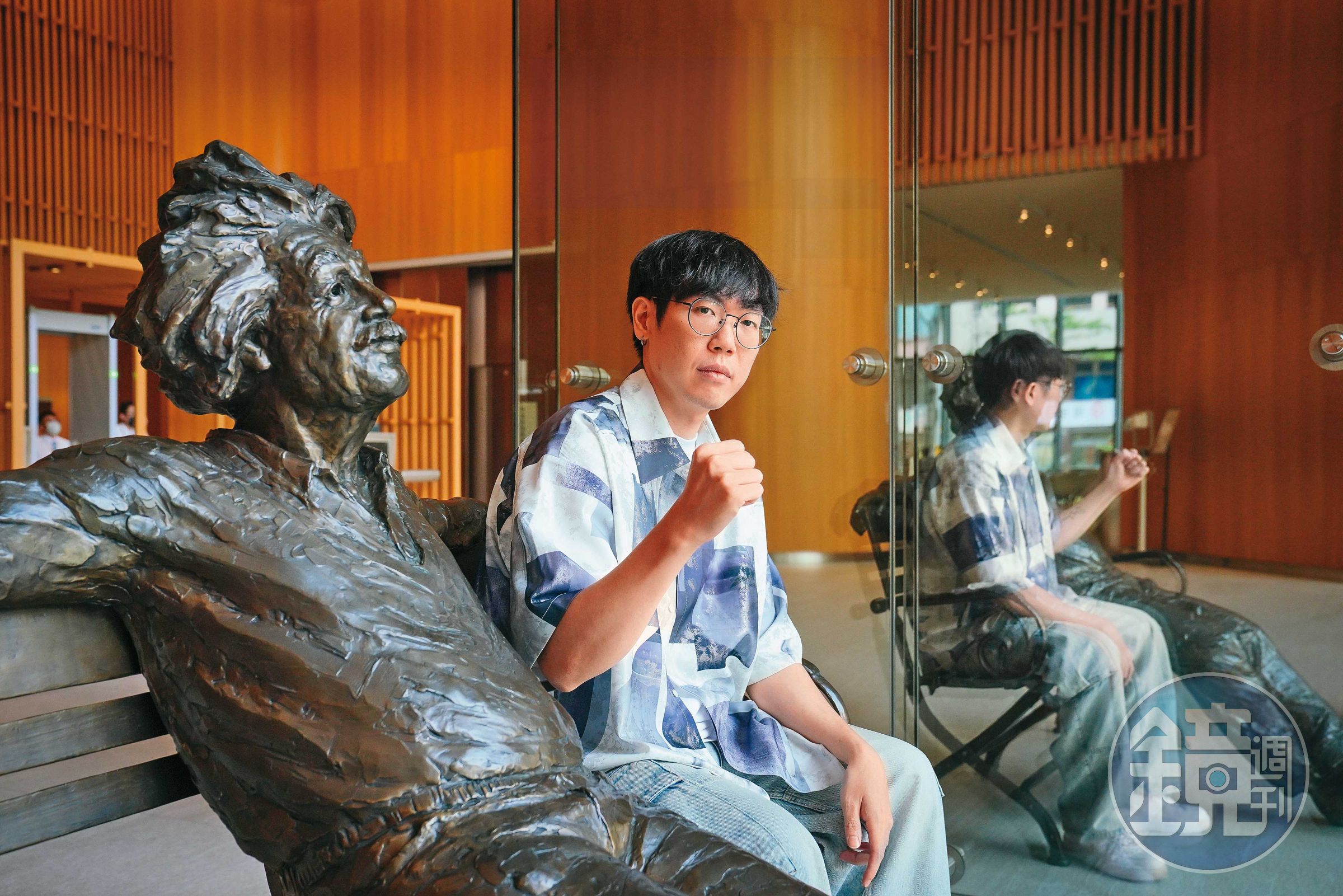 清流君藉由愛因斯坦著名的相對論，提醒自己勿陷入獲利比較的投資陷阱。