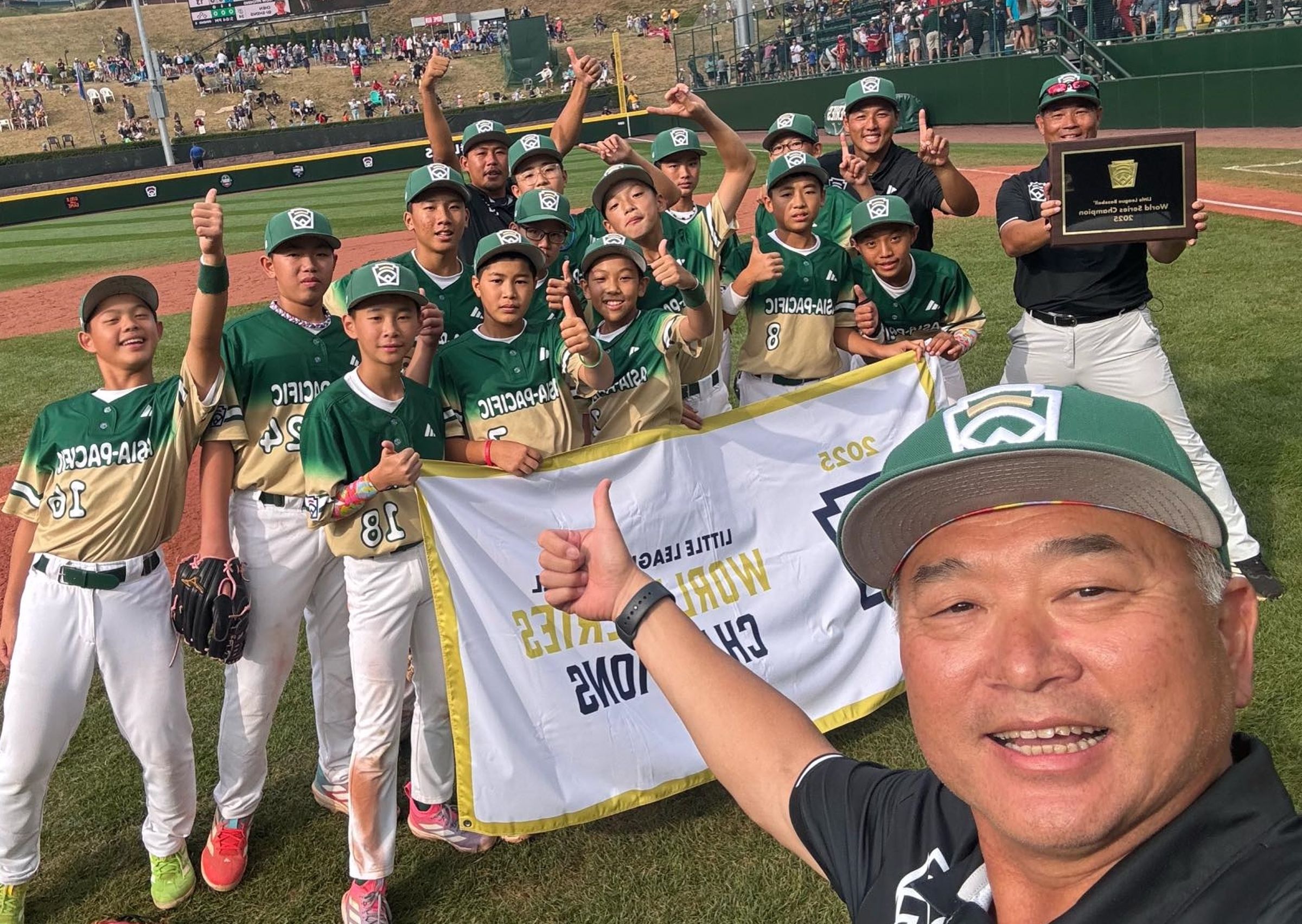 東園國小少棒隊代表台灣參加威廉波特世界少棒錦標賽,以7比0完封局面擊敗美國隊,奪下睽違29年的冠軍。(翻攝自Little League臉書)