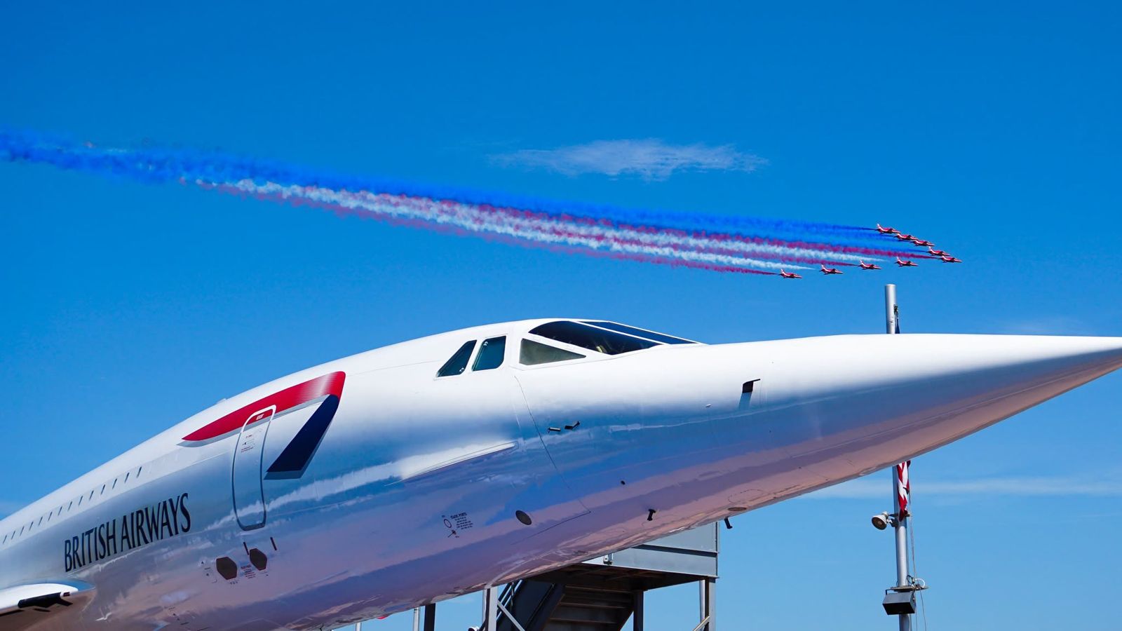 空服員出發前狂喝伏特加、啤酒?英航班機臨時取消 336名旅客行程全亂