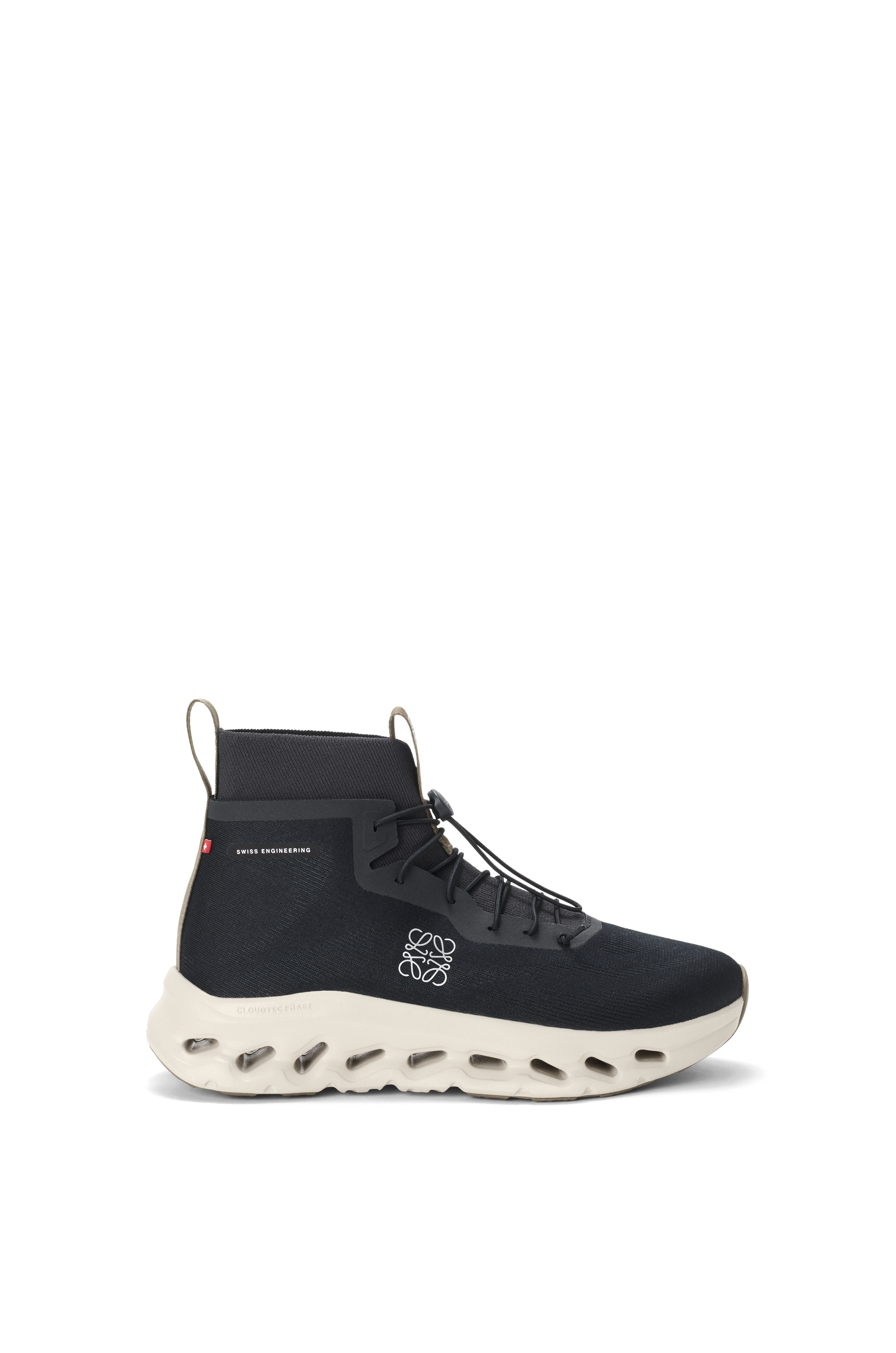 Cloudtilt HIs男士運動鞋。NT$20,000（LOEWE提供）