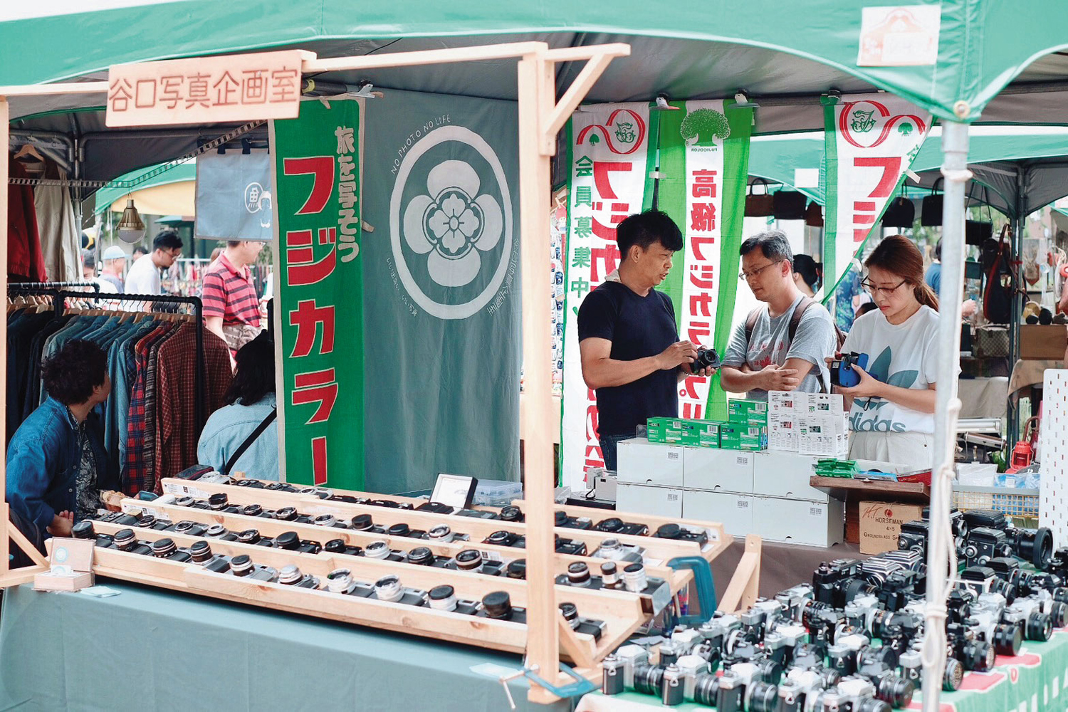 創業初期葉仁傑為打出名號，到處參加北中南市集活動。（葉仁傑提供）