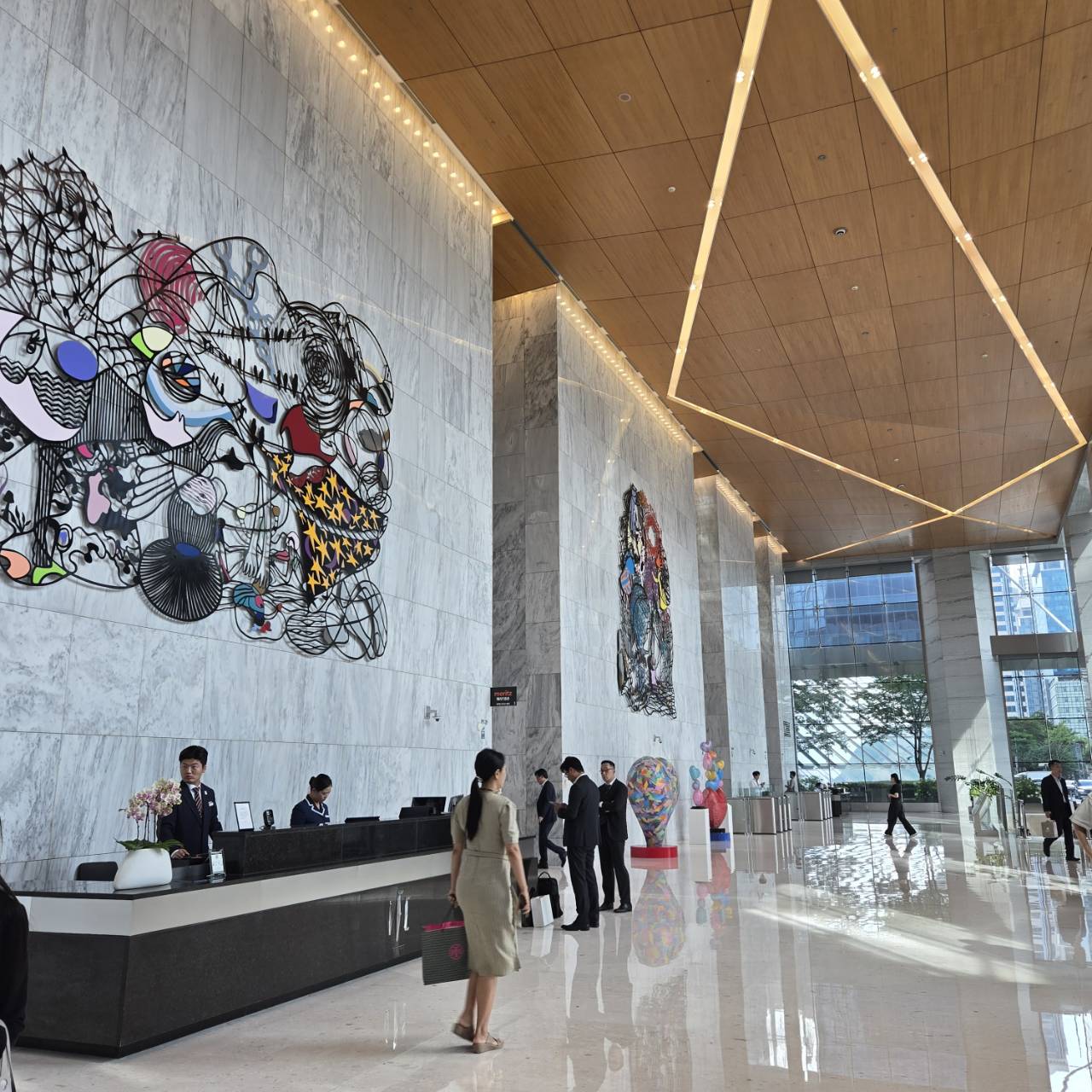國際金融中心(IFC Seoul)共有三棟辦公樓,主要以金融、法律、諮詢、科技、服務業為主,空租率低於1%。