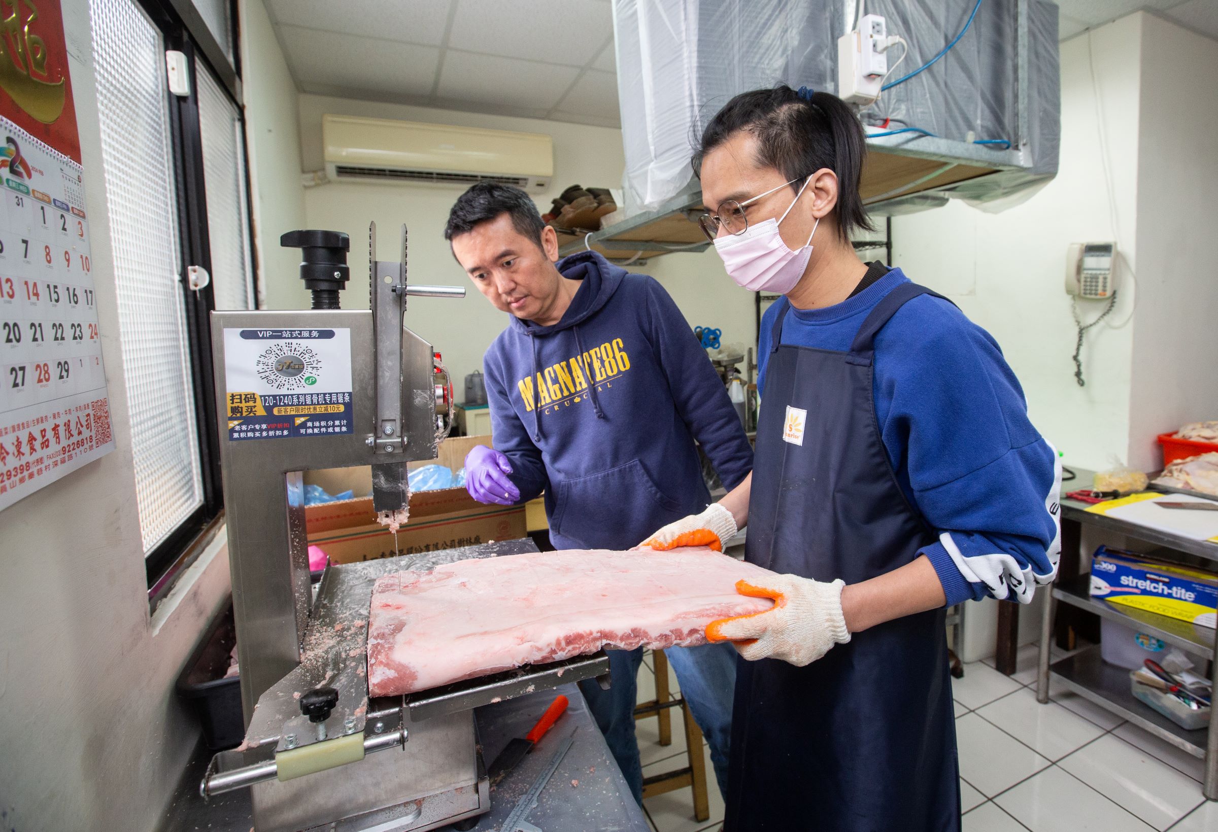 串製加工是莊傐評控制食材品質的方法，不僅供應給自家的各分店，還幫其他居酒屋業者客製化各式肉品炙物。