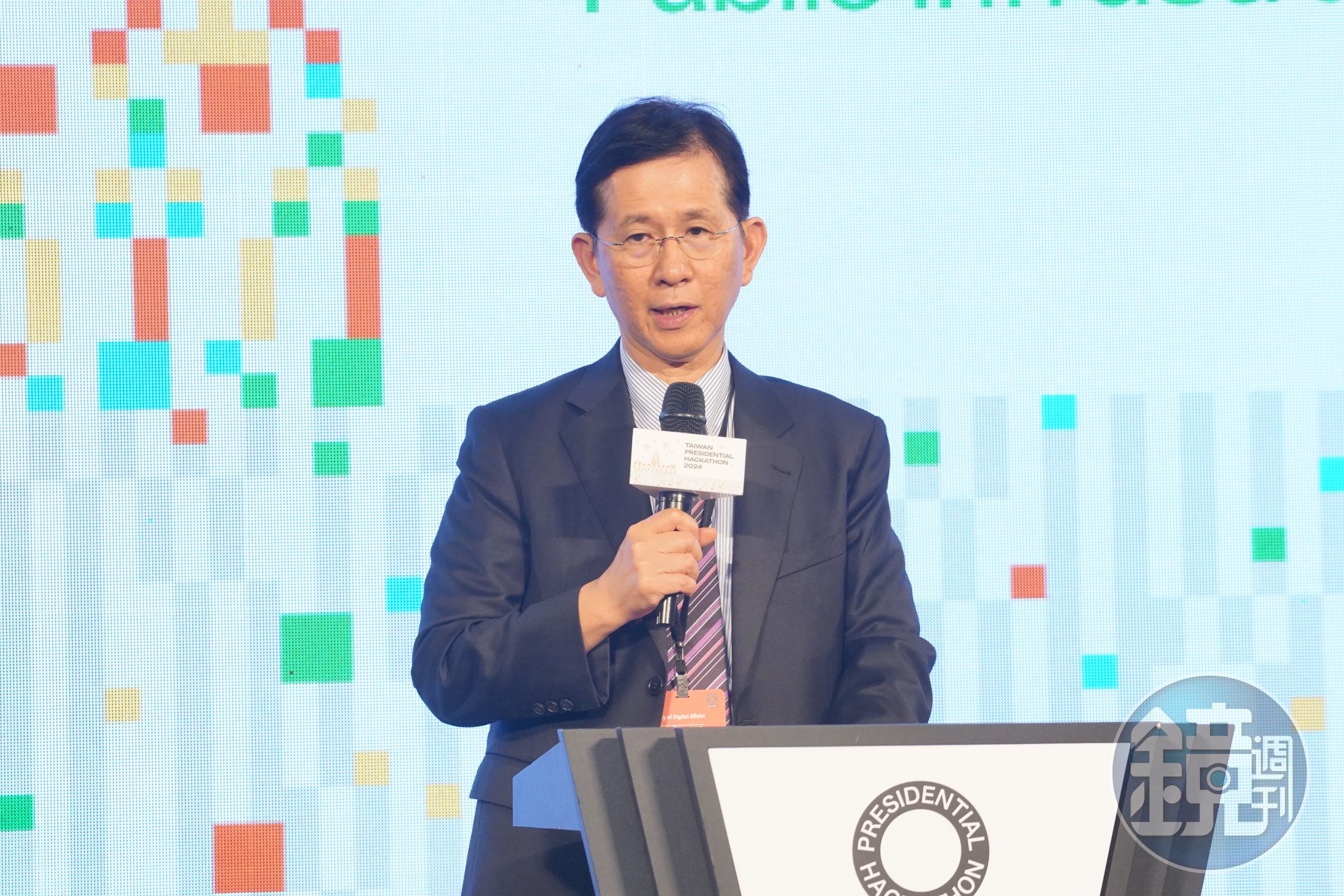 面對微軟全球大當機,數發部長黃彥男指出,未來政府重要服務上雲不會只依賴單一公有雲供應商。(本刊資料照)