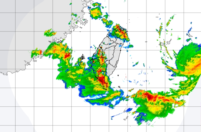 受颱風「米克拉」外圍環流、鋒面及西南風影響，各地已有明顯豪雨。（翻攝自中央氣象署官網）