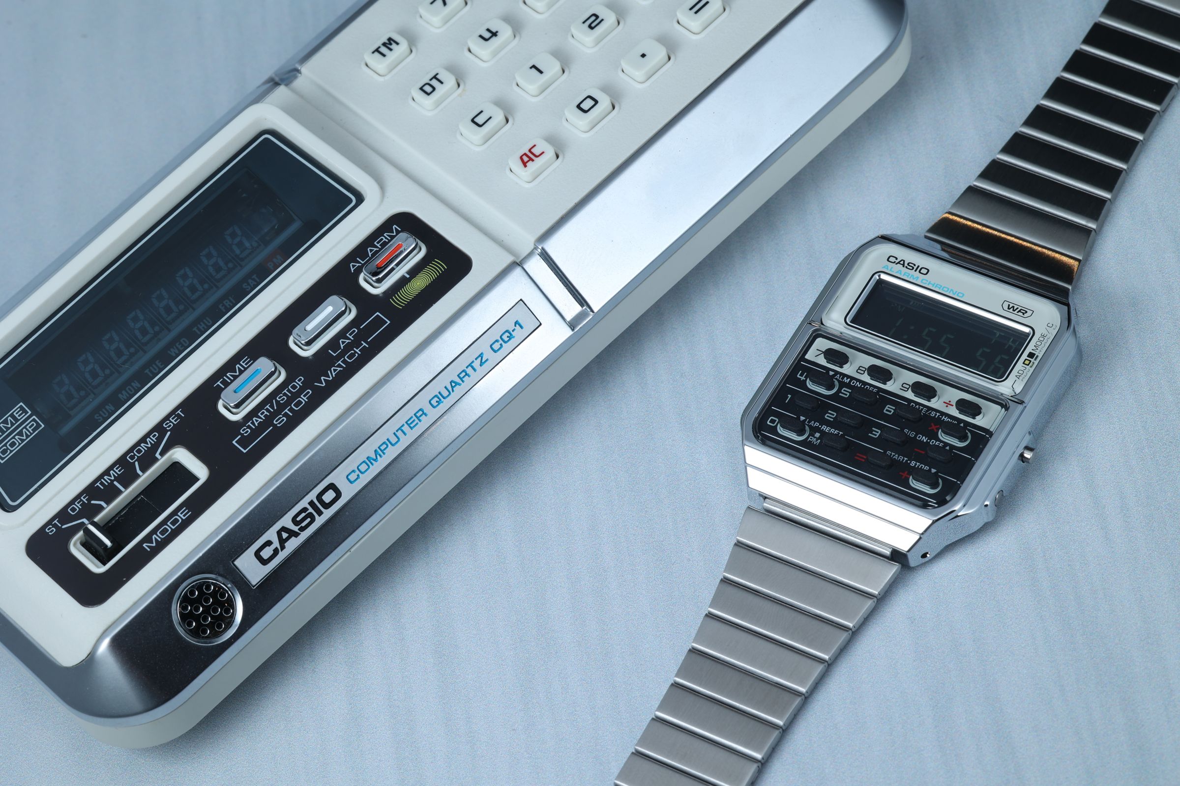 CA-500WE系列以誕生於1976年CASIO計算機鬧鐘CQ-1為靈感,配備計算機功能,忠實還原復古計算機的配色和外觀設計。定價NT$1,900。