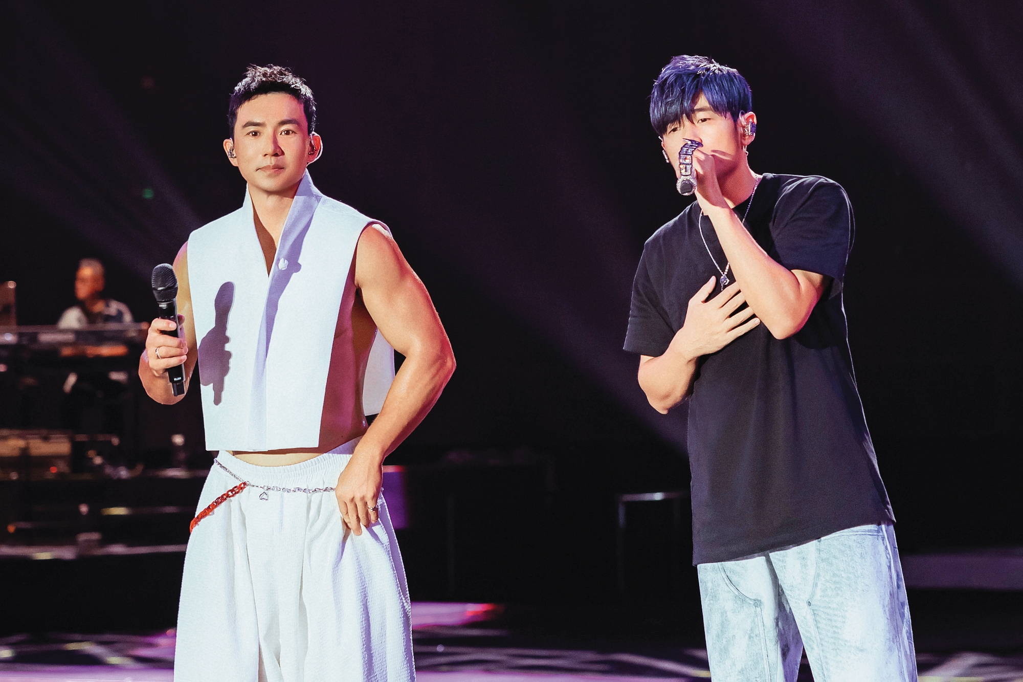 劉畊宏（左）和周杰倫（右）20多年交情未減，不時擔任演唱會嘉賓。（翻攝自劉畊宏微博）