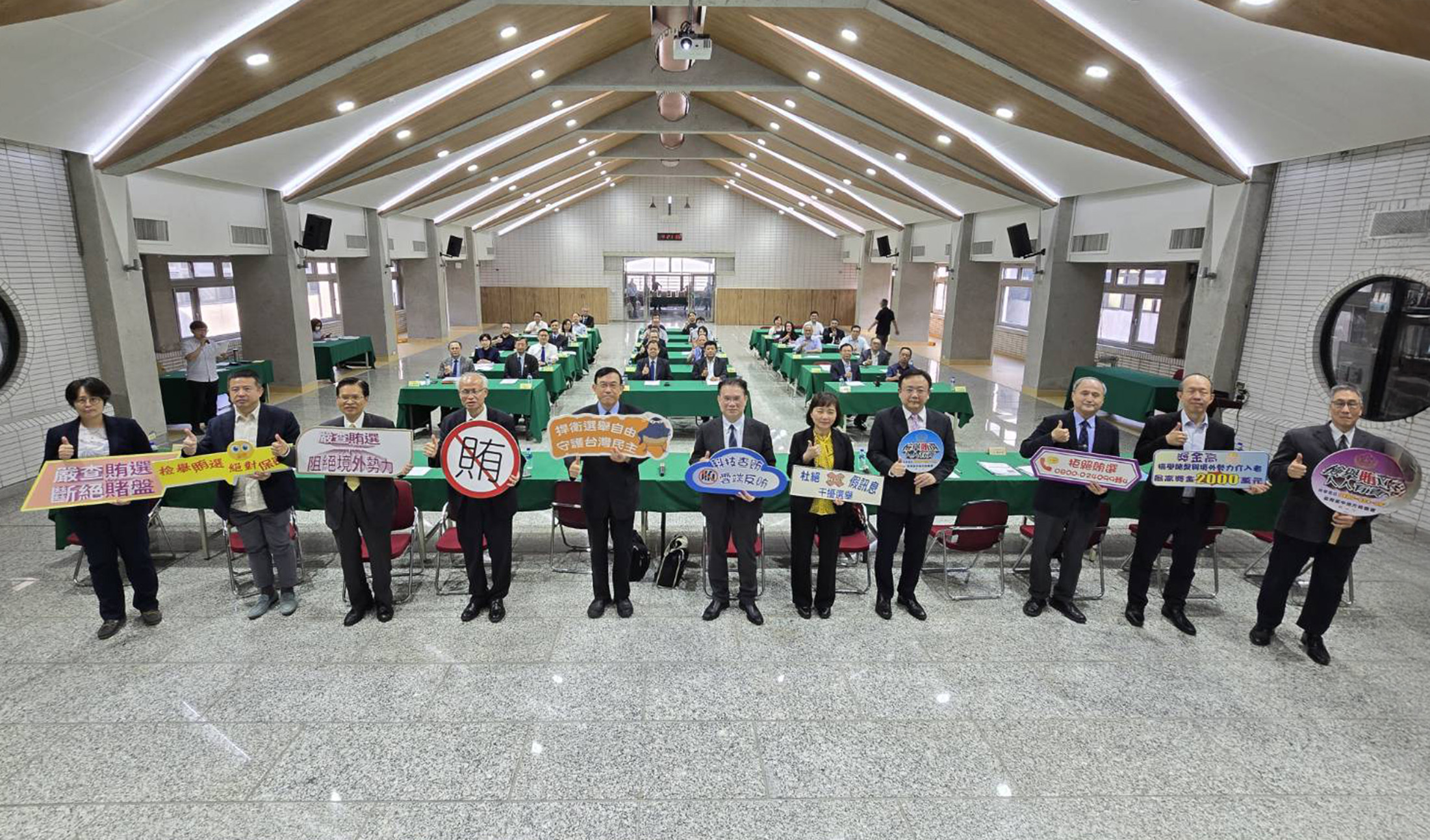 台中高分檢今日邀集中央選舉委員會、檢、警、調、廉、移召開中部地區罷免查察座談會，針對本次罷免投票特性，研擬因地制宜查察策略。（最高檢提供）
