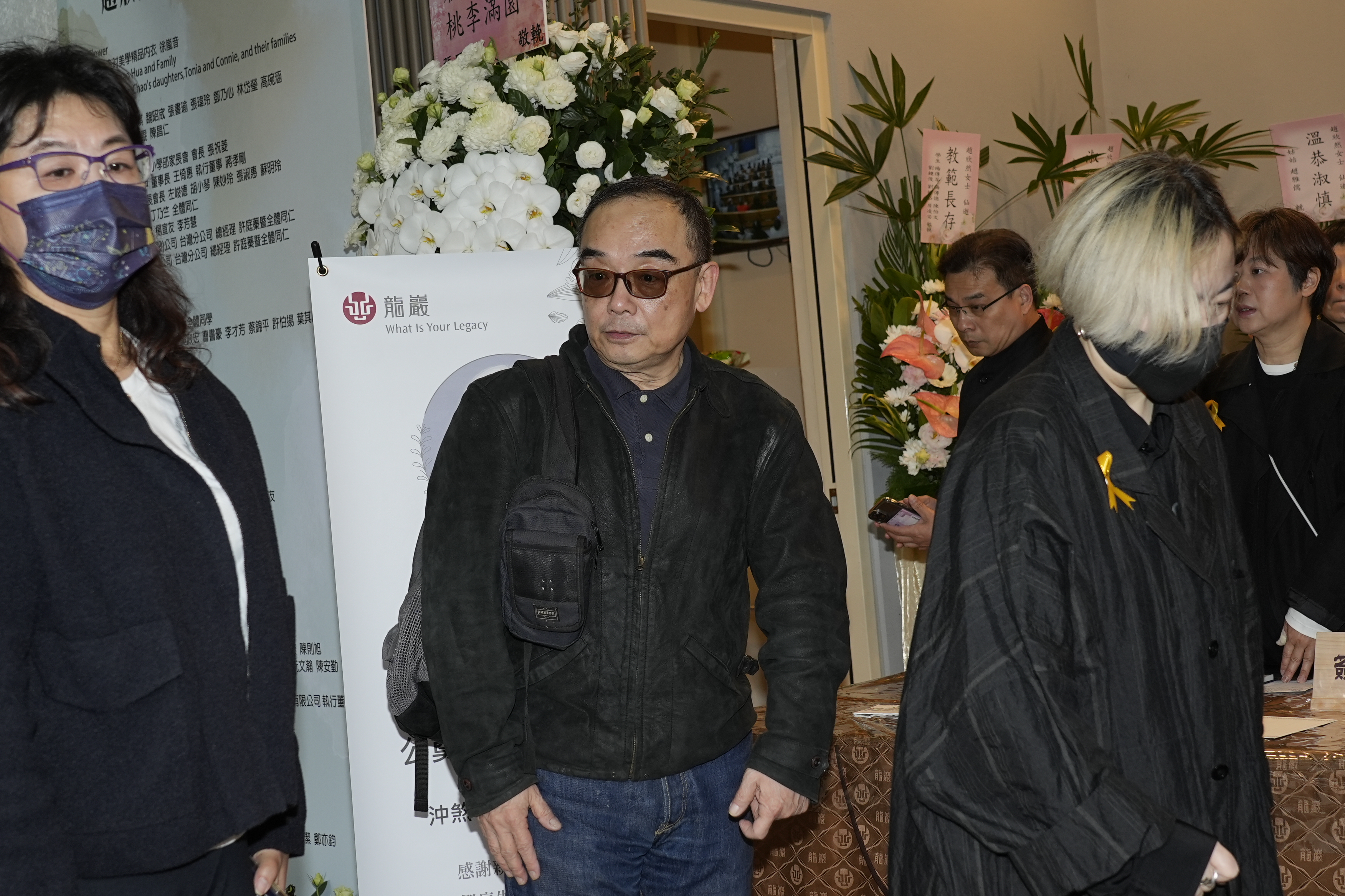 易智言導演與張母從工作關係變成好友,自己也與張震在香港當過室友。