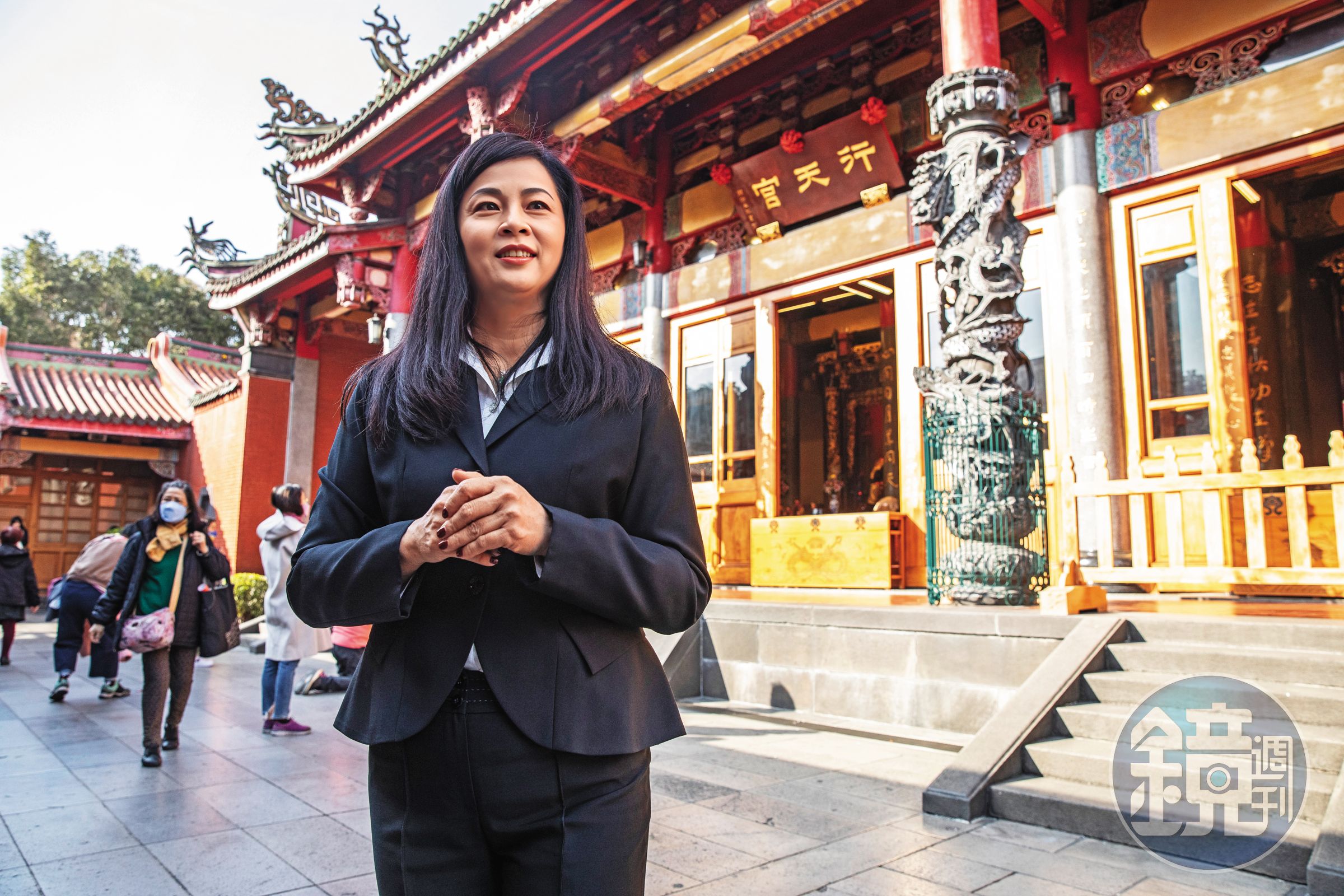 台灣人壽行銷經理高秀蜂入行17年，覺得自己深受行天宮關聖帝君支持，才能一路走到今天。