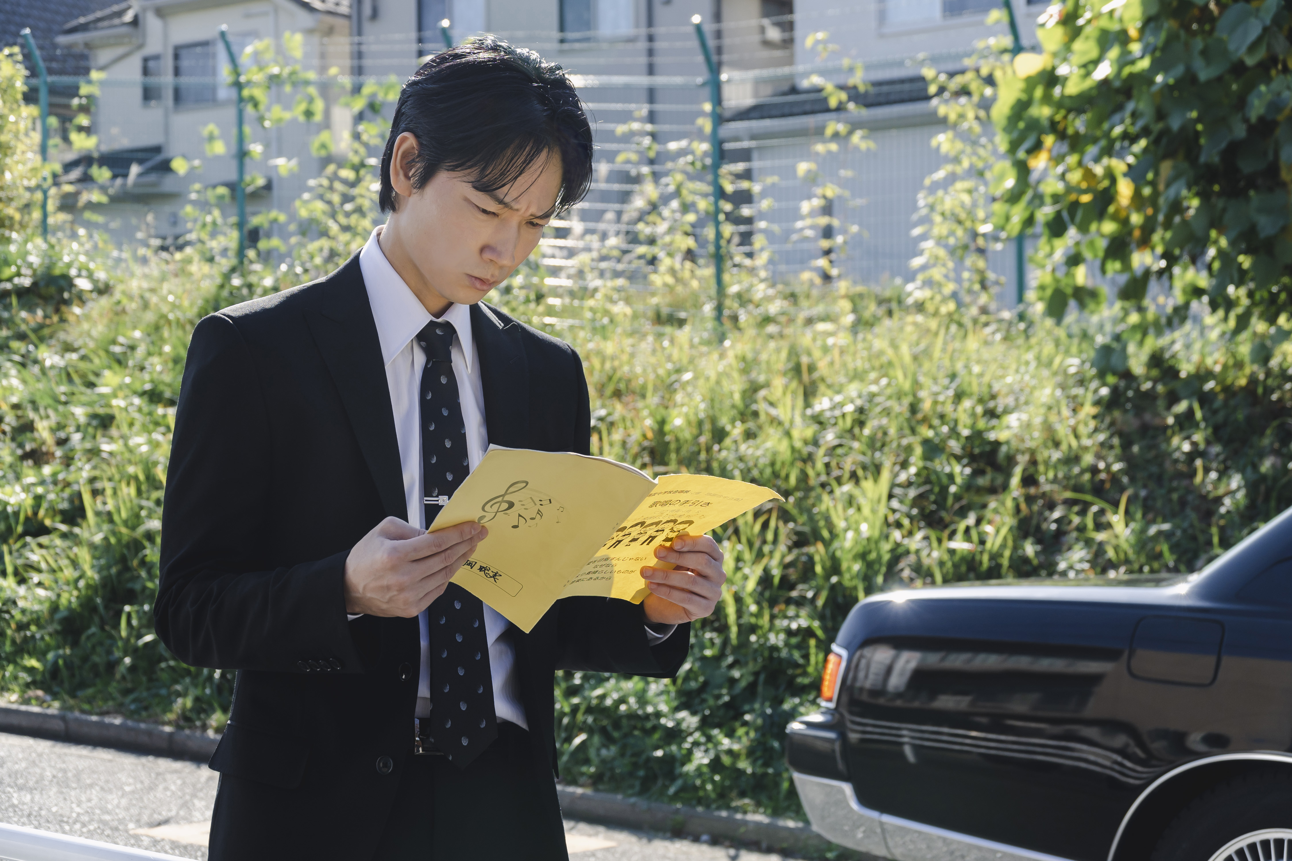 綾野剛是漫畫《去唱卡拉OK吧！》粉絲，得知要翻拍真人版後自告奮勇接演。（天馬行空提供）