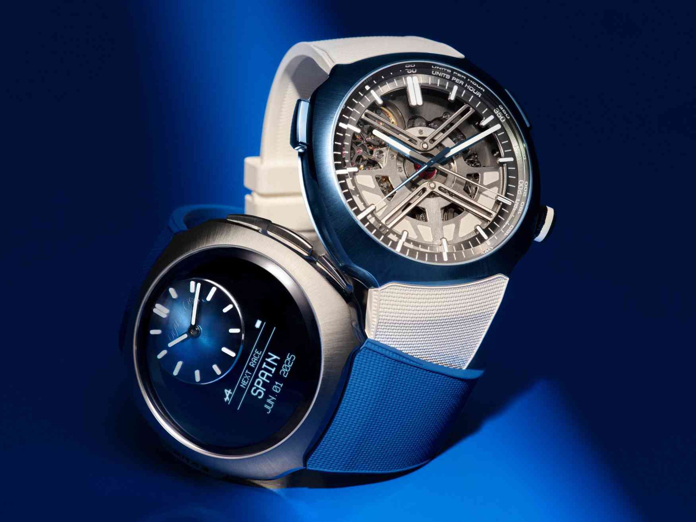 亨利慕時（H. MOSER & CIE）於 2024 年正式進入F1賽車的贊助行列；去年發表「Streamliner 圓柱狀游絲陀飛輪」錶款打頭陣，而今年則發表Streamliner Alpine Drivers & Mechanics 雙錶套組，展現其獨特的製錶觀點。
