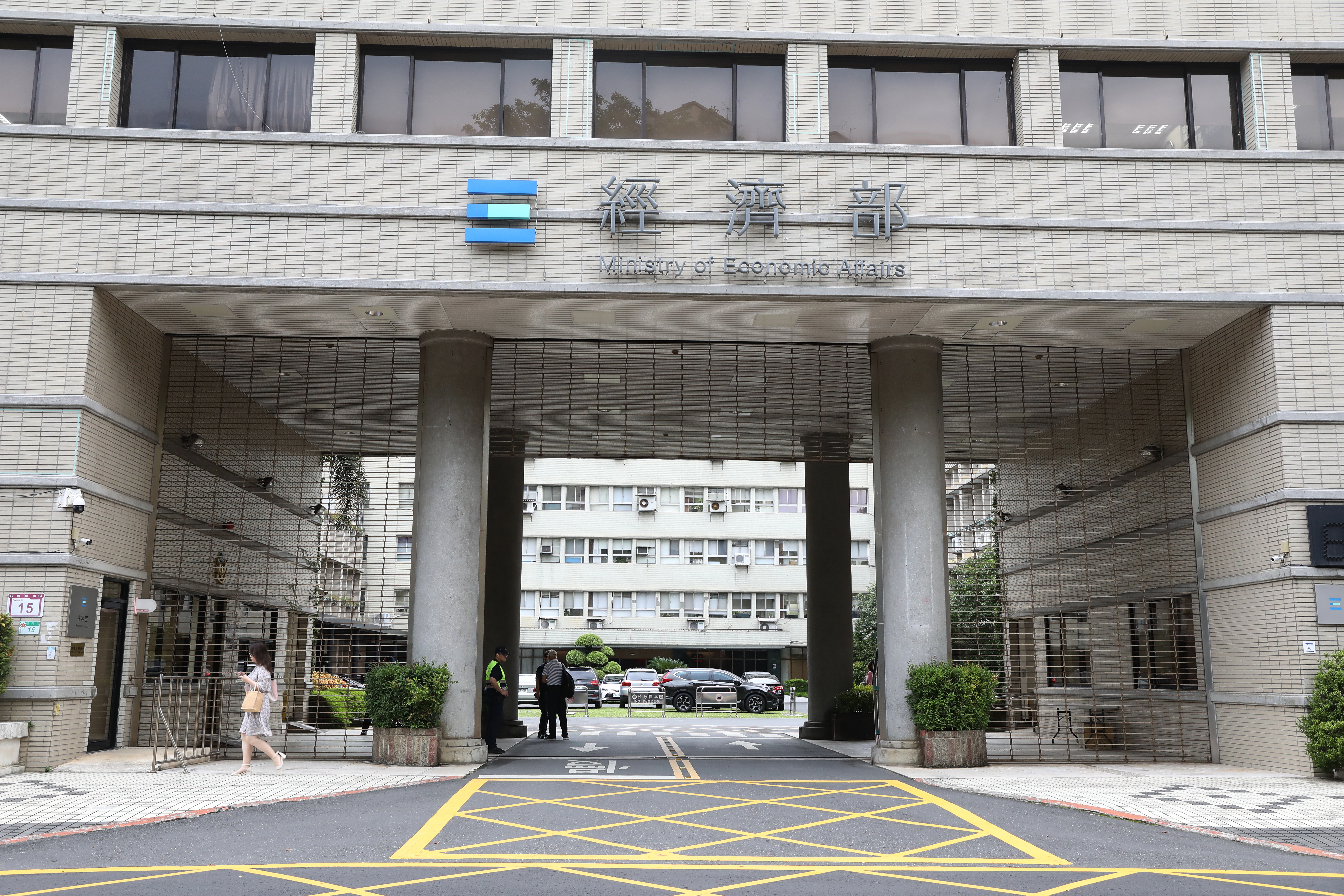 為了避免中國車衝擊本土汽車供應鏈，經濟部產業發展署今邀集國內知名車廠，說明國產車零件自製率新制。（本刊資料照）