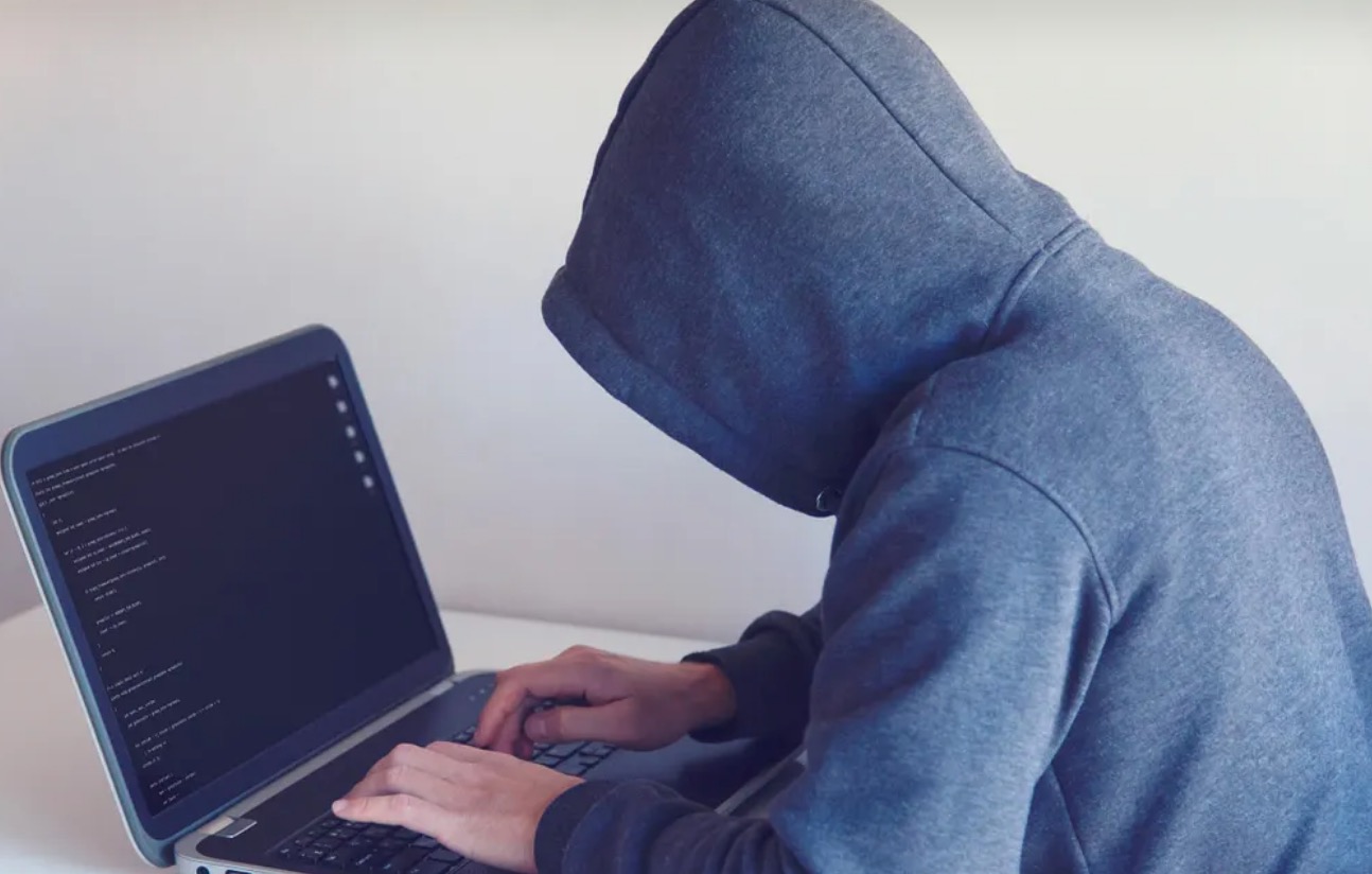 新北一名少年加入詐團成功收取被害者375萬，最後被告上法院。父母表示無力償還：「希望受害者向詐團首腦求償。」（示意圖，Pexels）