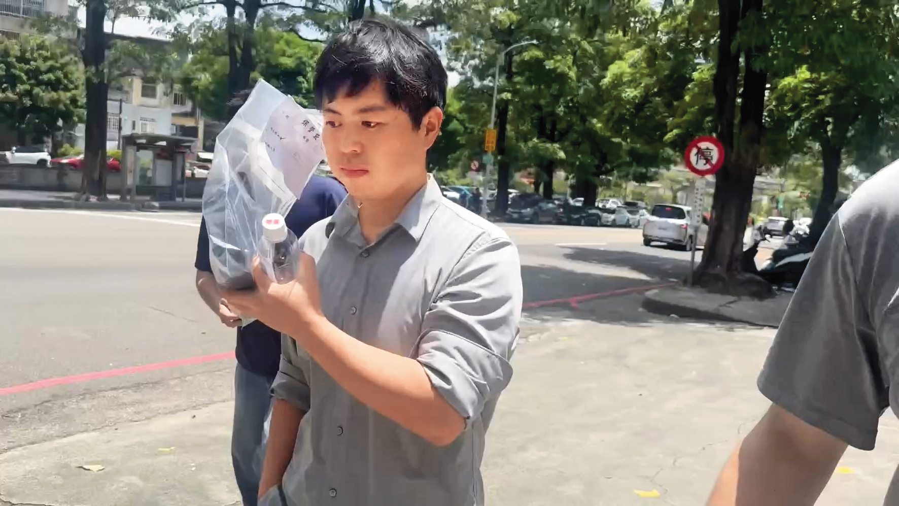 股市炒手吳金泉之子、福懋油董事長吳星澄二百萬元交保。（鄧玉瑩攝）